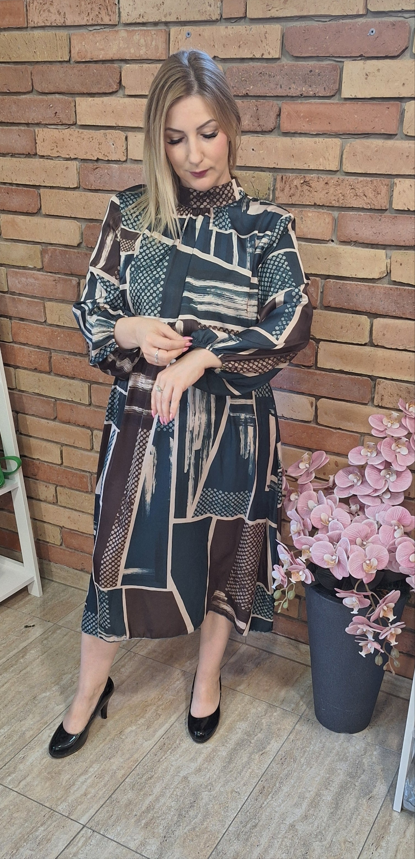 Elegáns szatén ruha