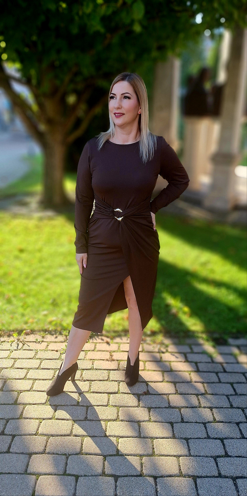 Elegáns húzott derekú ruha