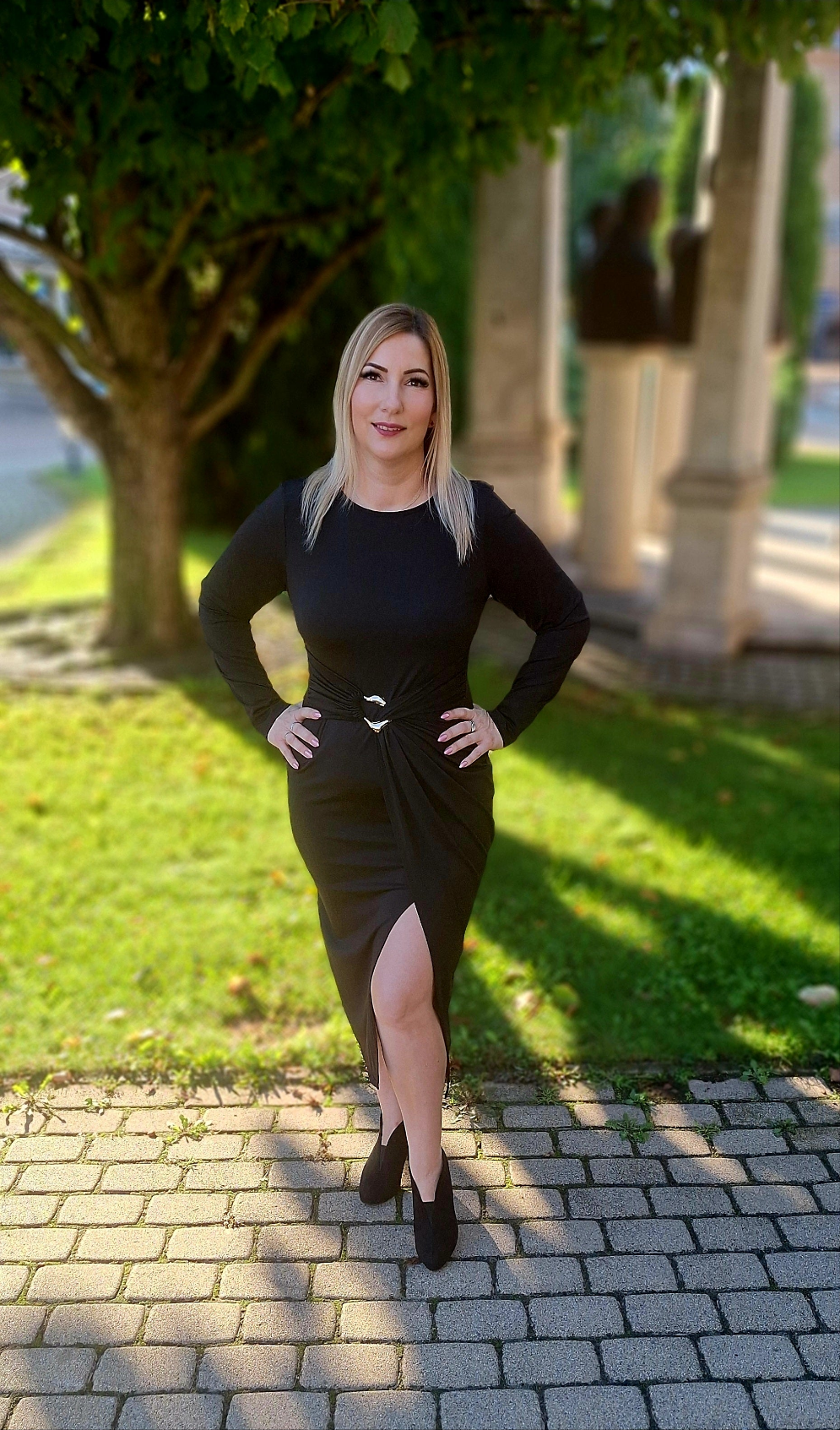 Elegáns húzott derekú ruha