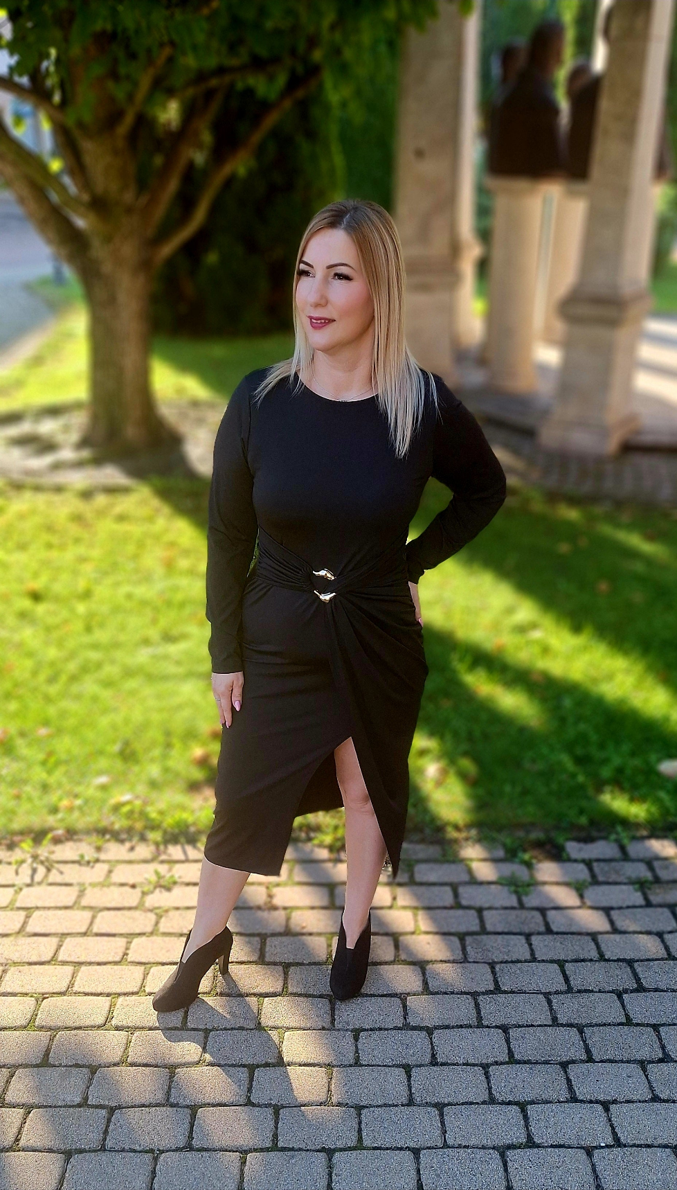 Elegáns húzott derekú ruha