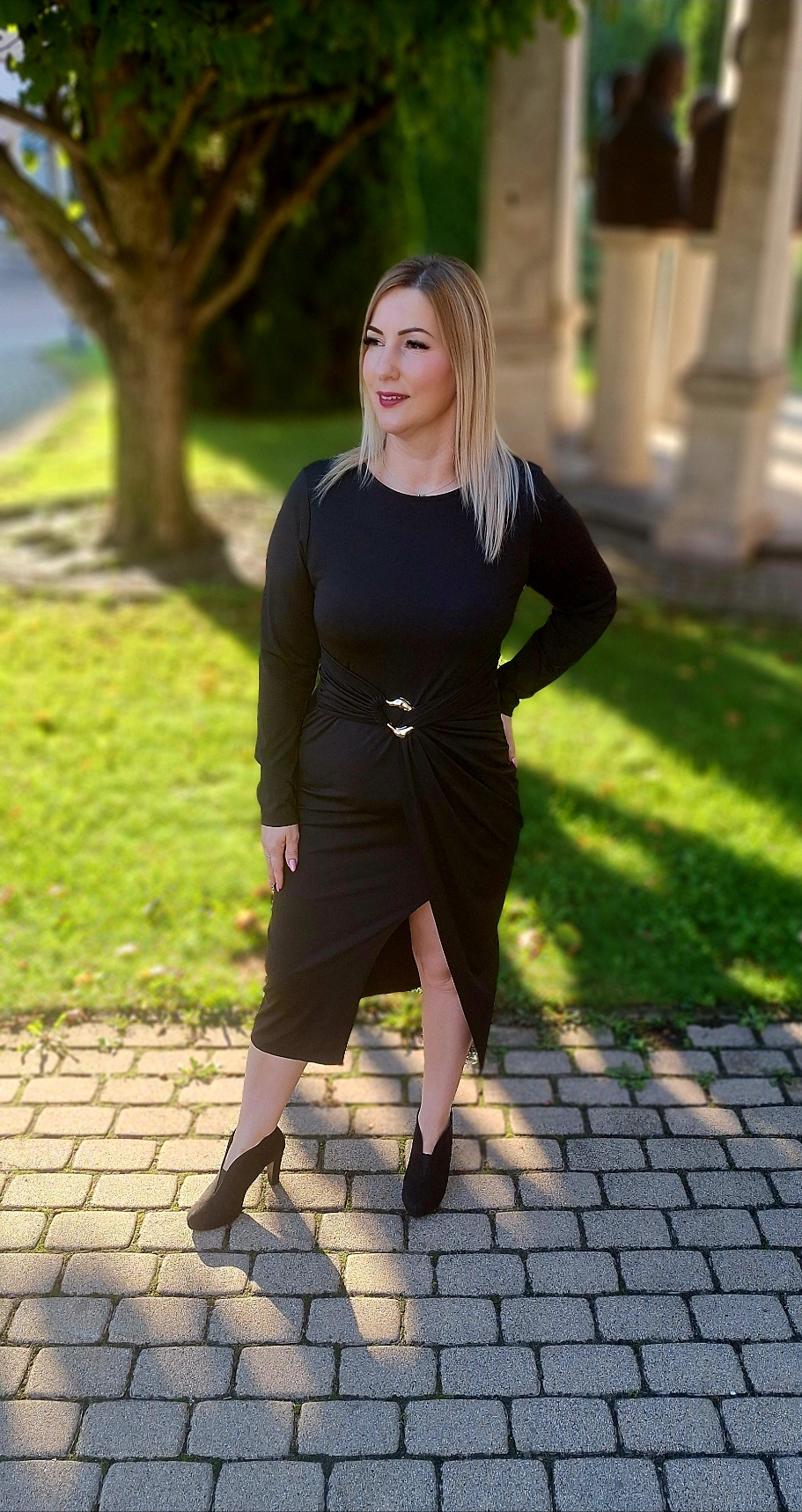 Elegáns húzott derekú ruha