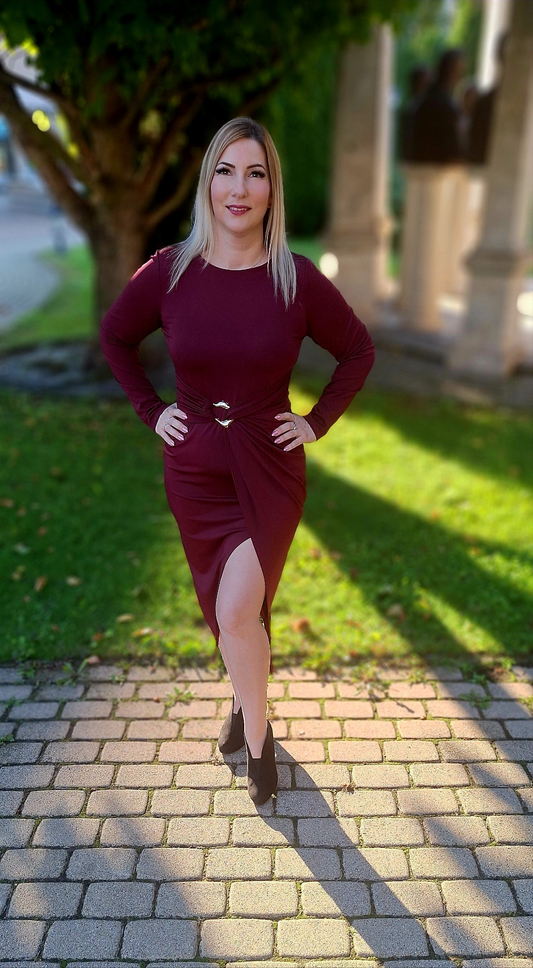 Elegáns húzott derekú ruha