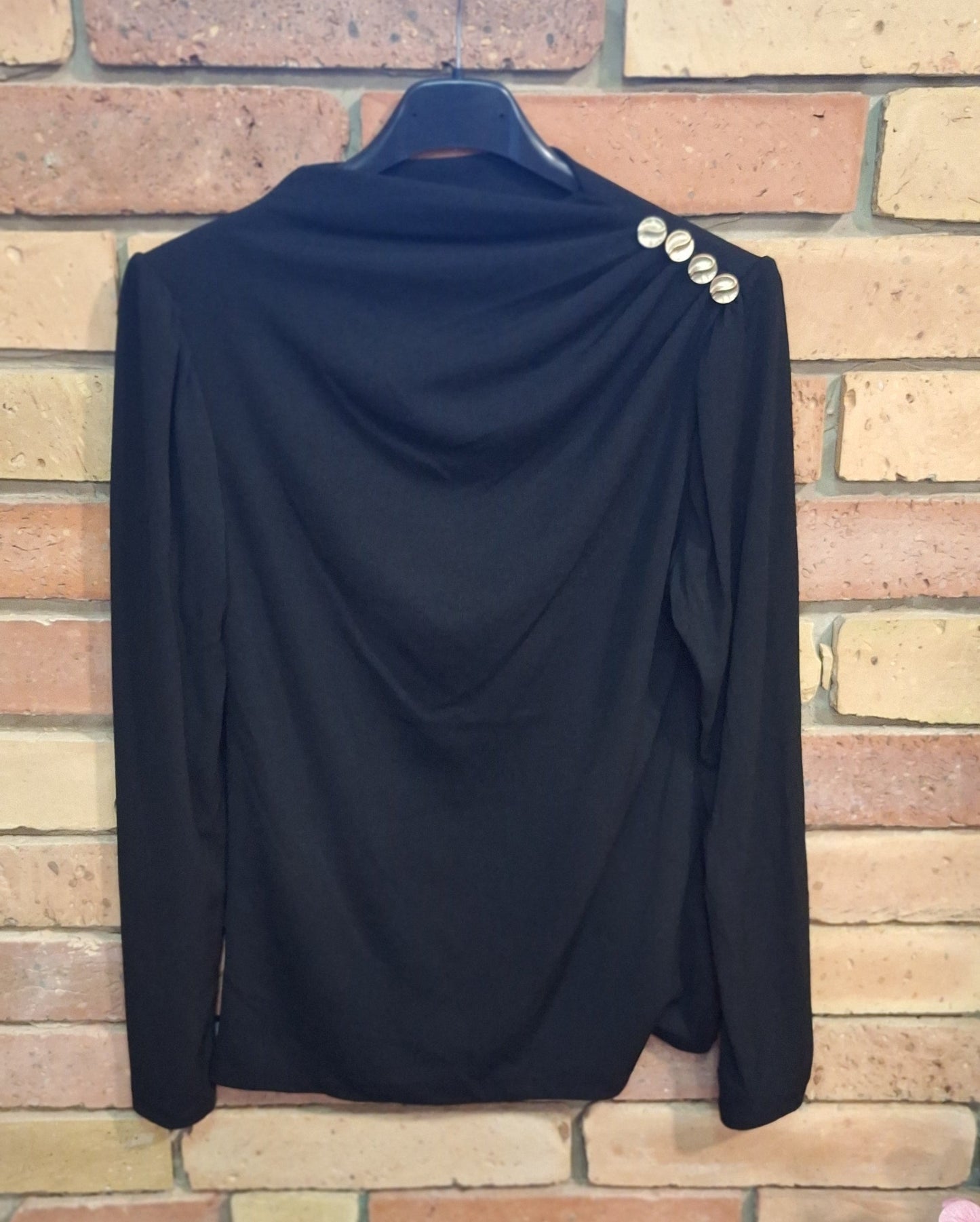 Bordázott gombos felső