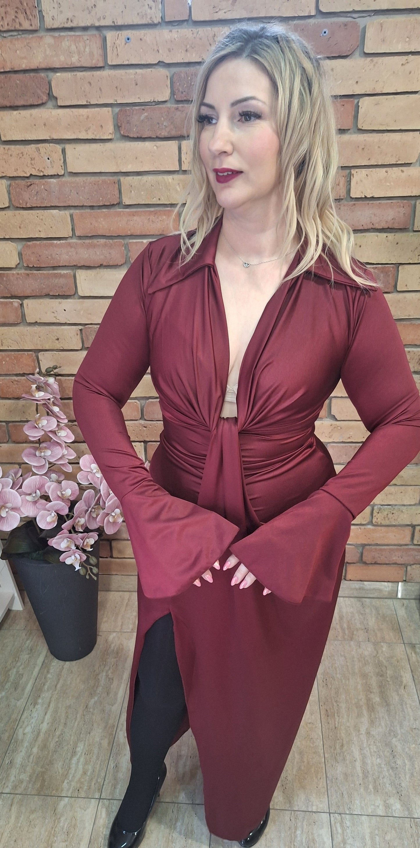 V-kivágású alkalmi ruha