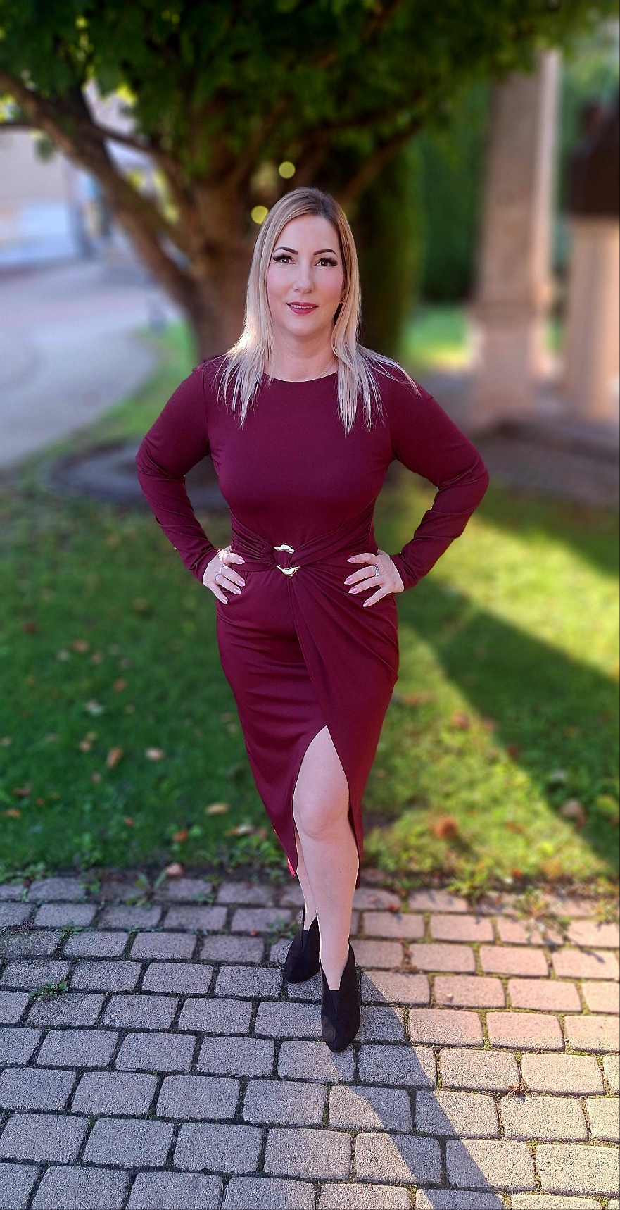 Elegáns húzott derekú ruha