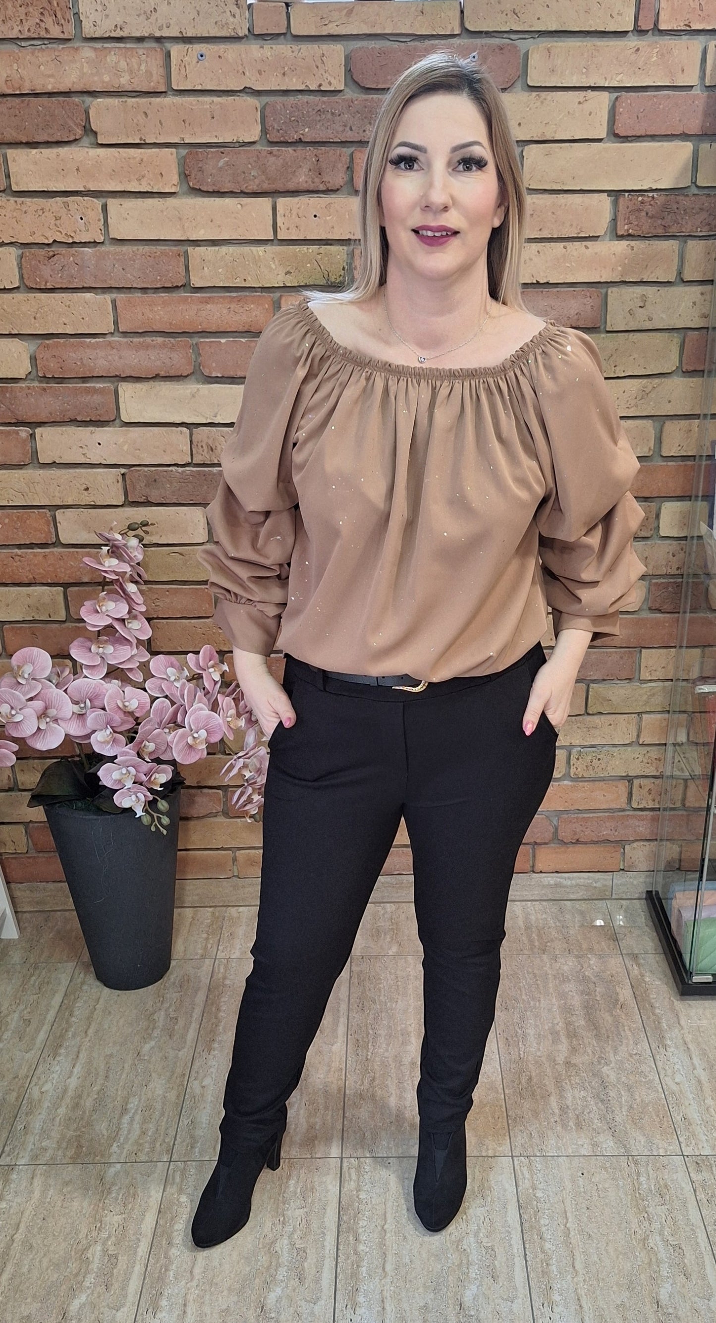 Anyagában csillámos felső