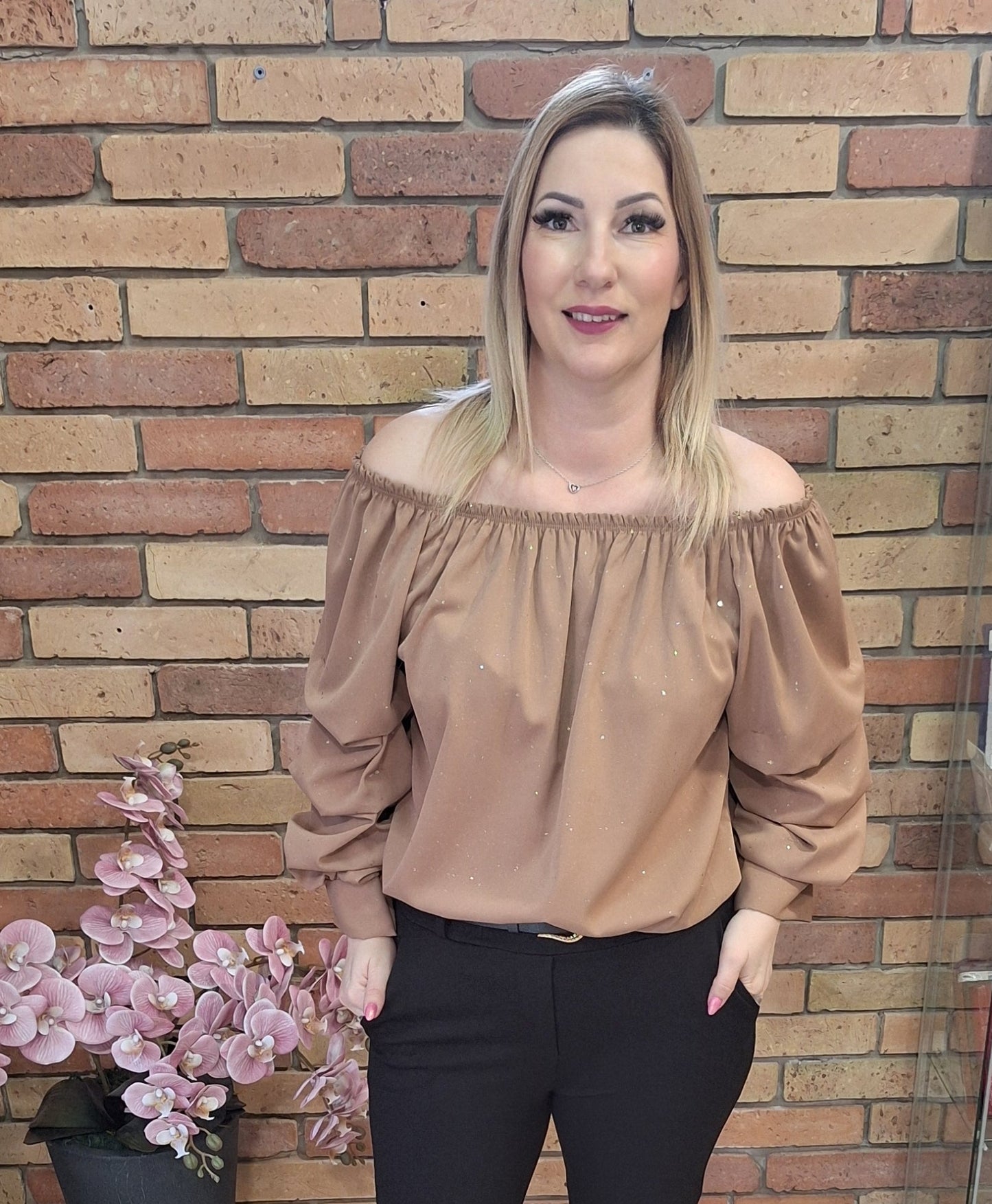 Anyagában csillámos felső