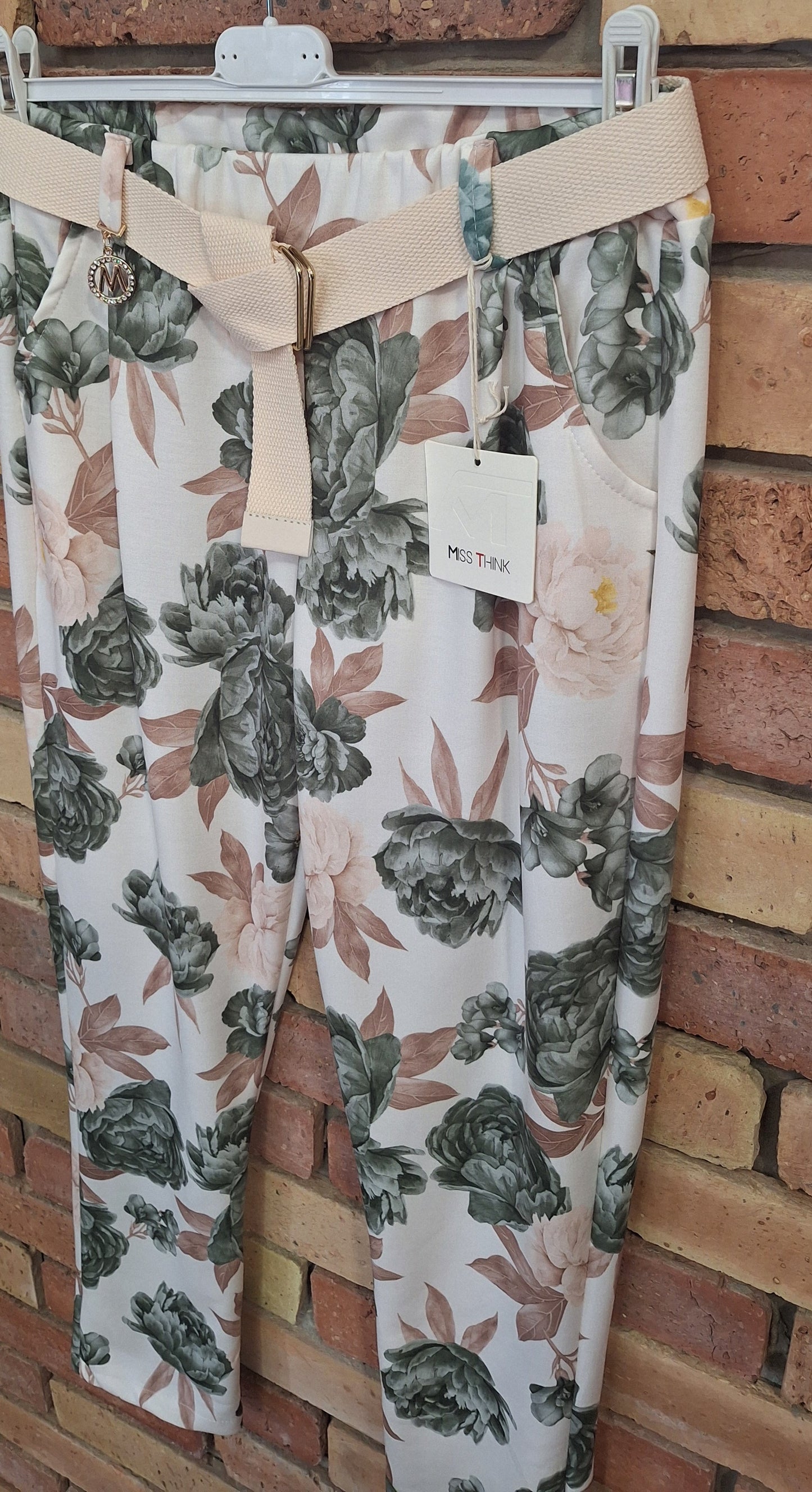 Tavaszi virágos nadrág