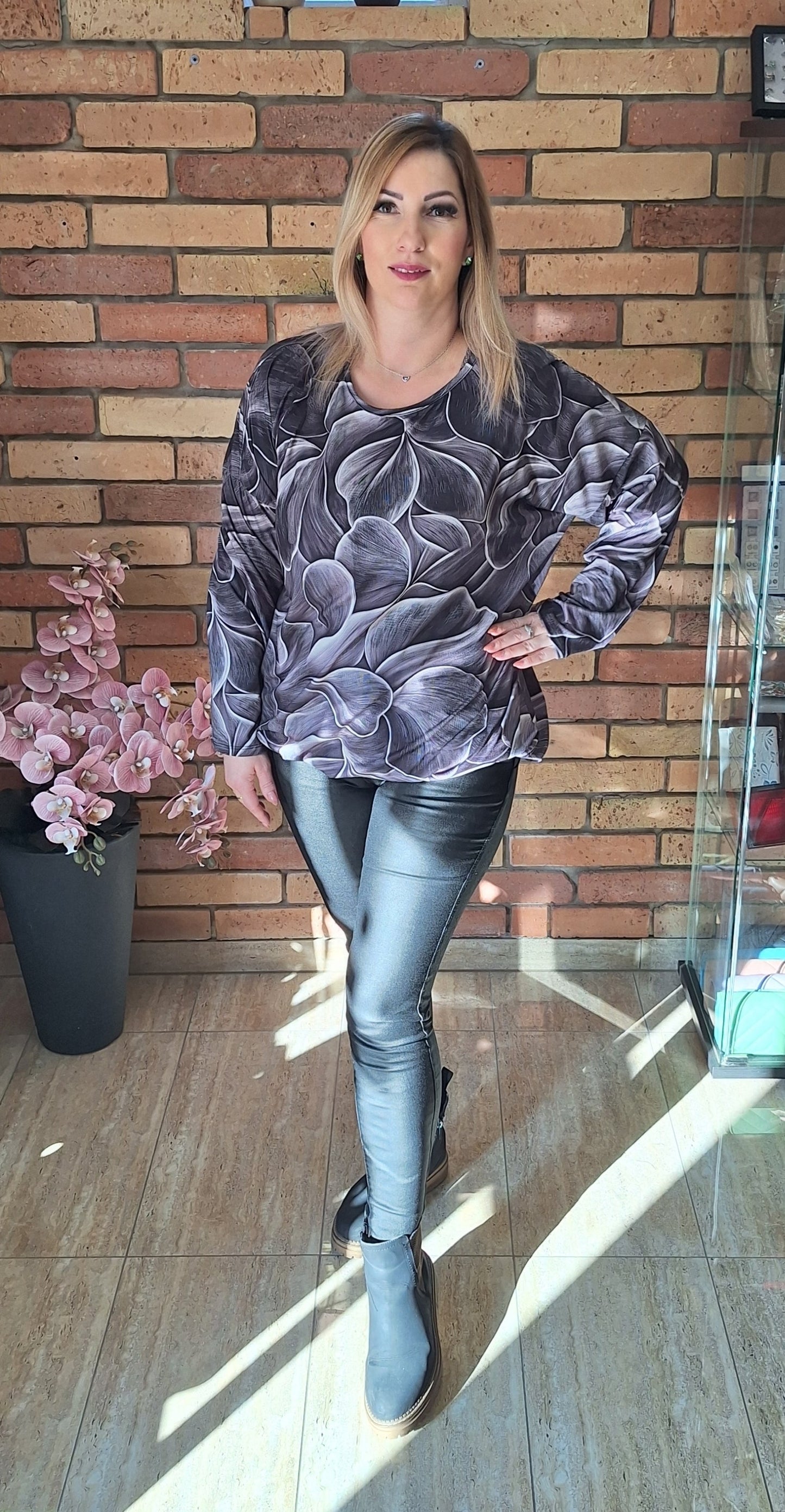 Kerek nyakú mintás felső