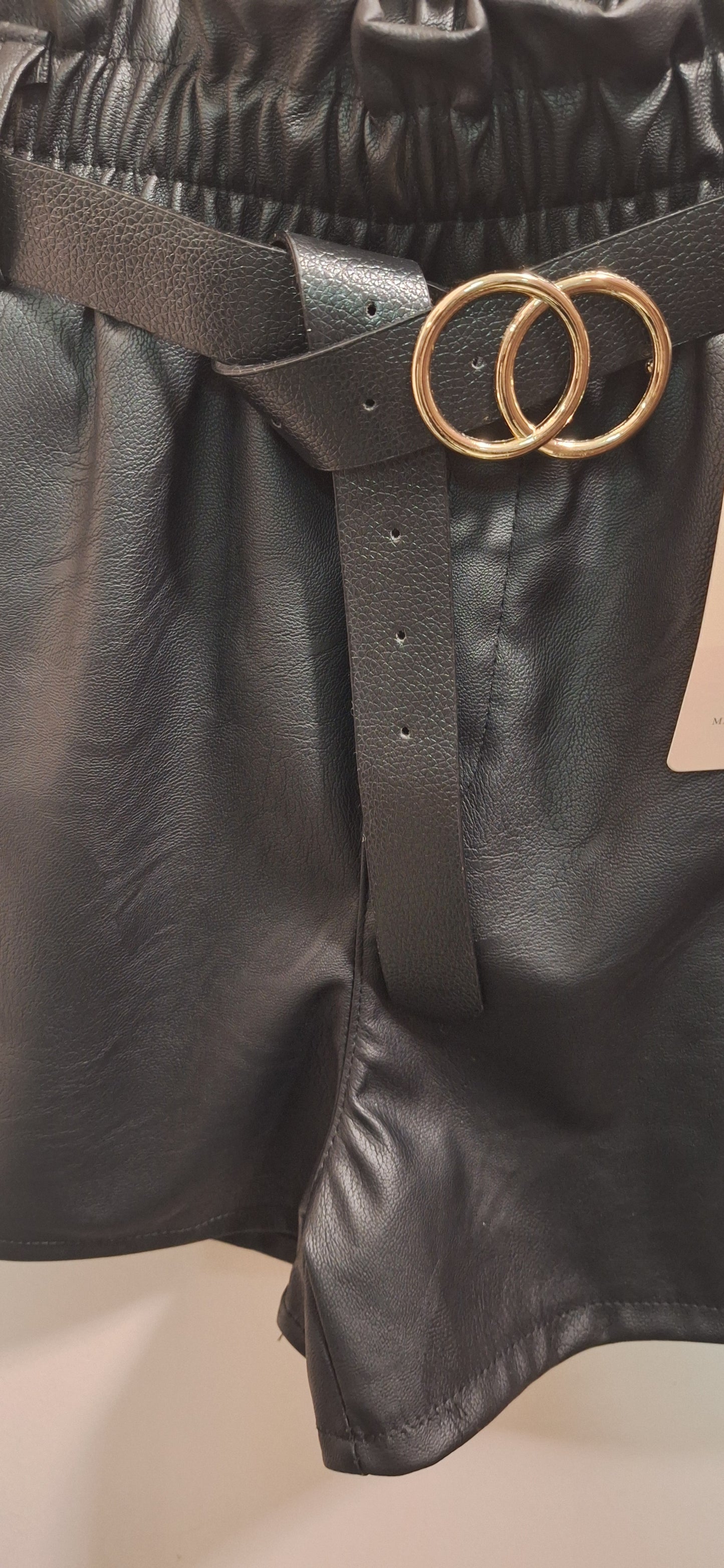 Bőrhatású rövidnadrág