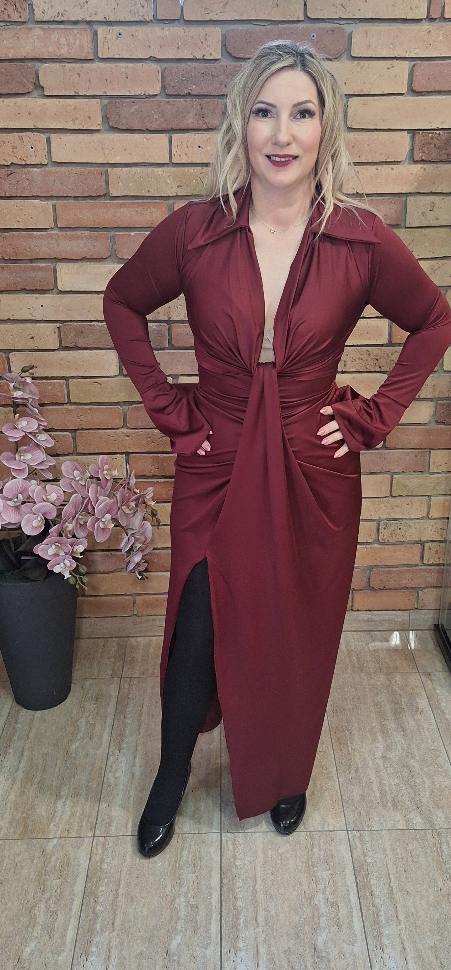 V-kivágású alkalmi ruha