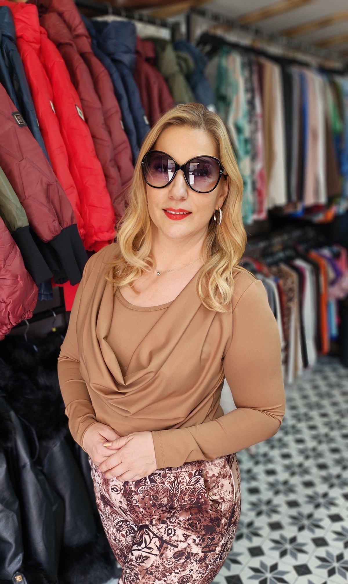 ADRIANA Ejtett nyakú felső