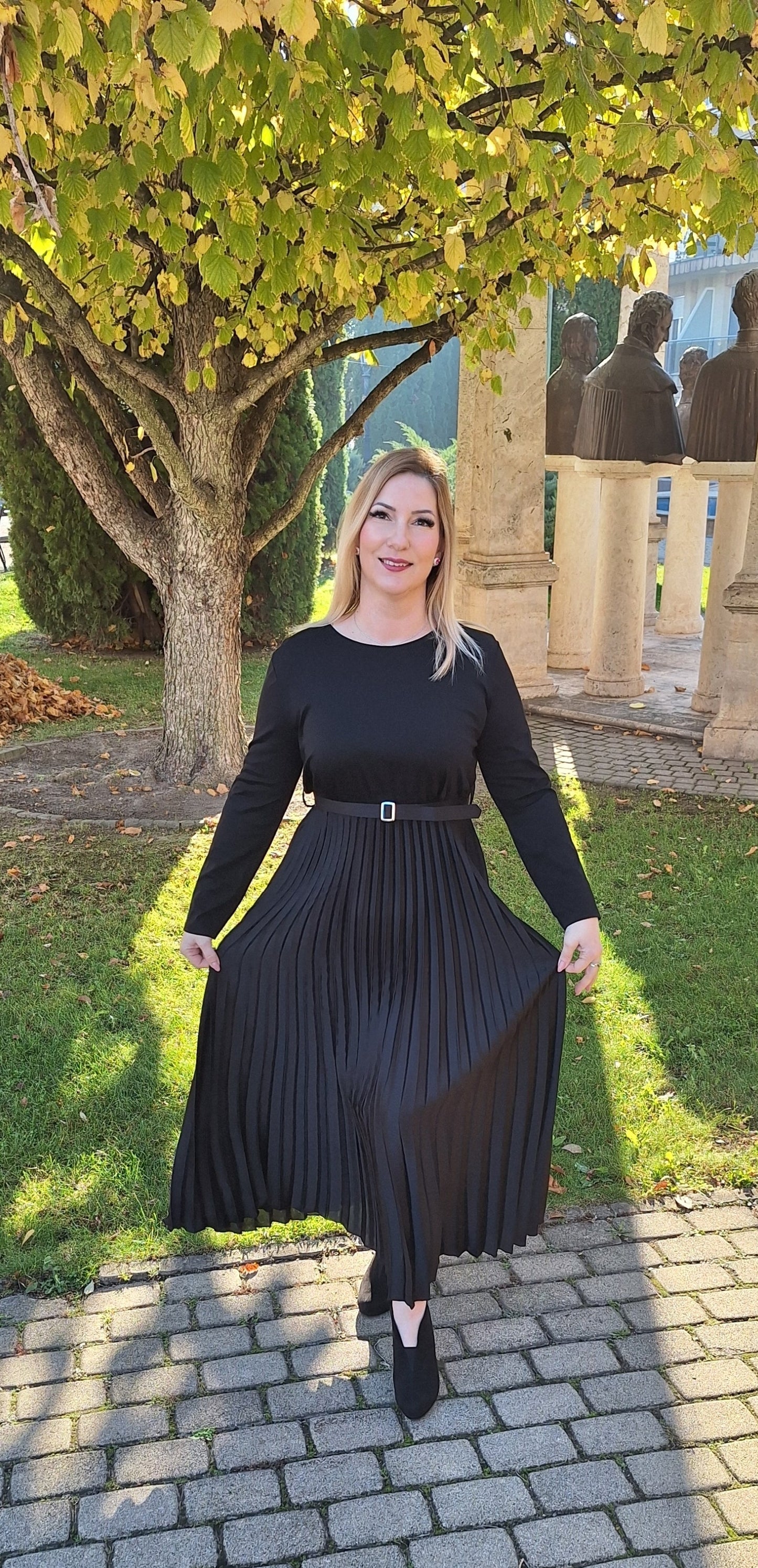 Plisszírozott maxiruha