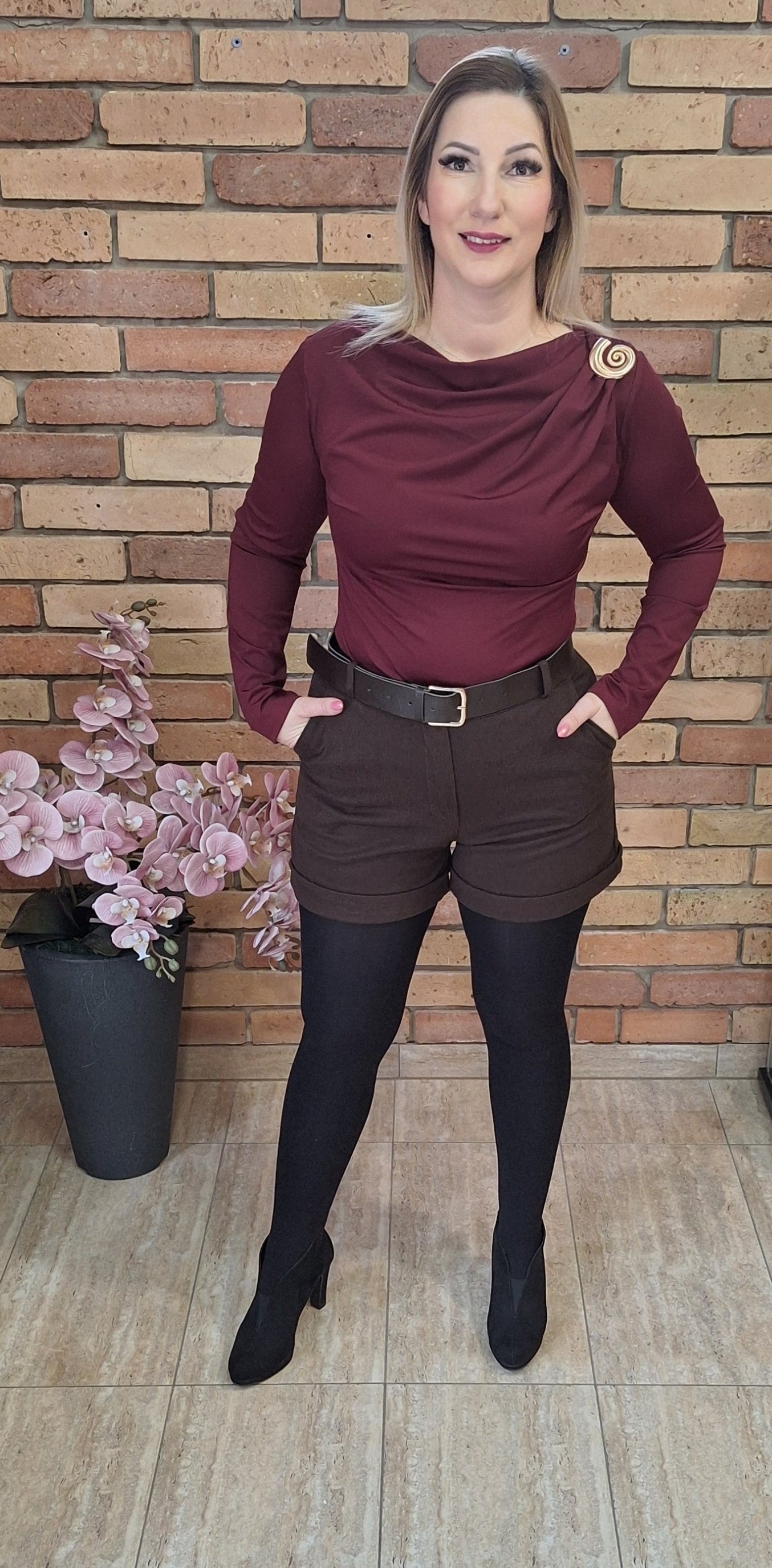 Fém díszítésű felső