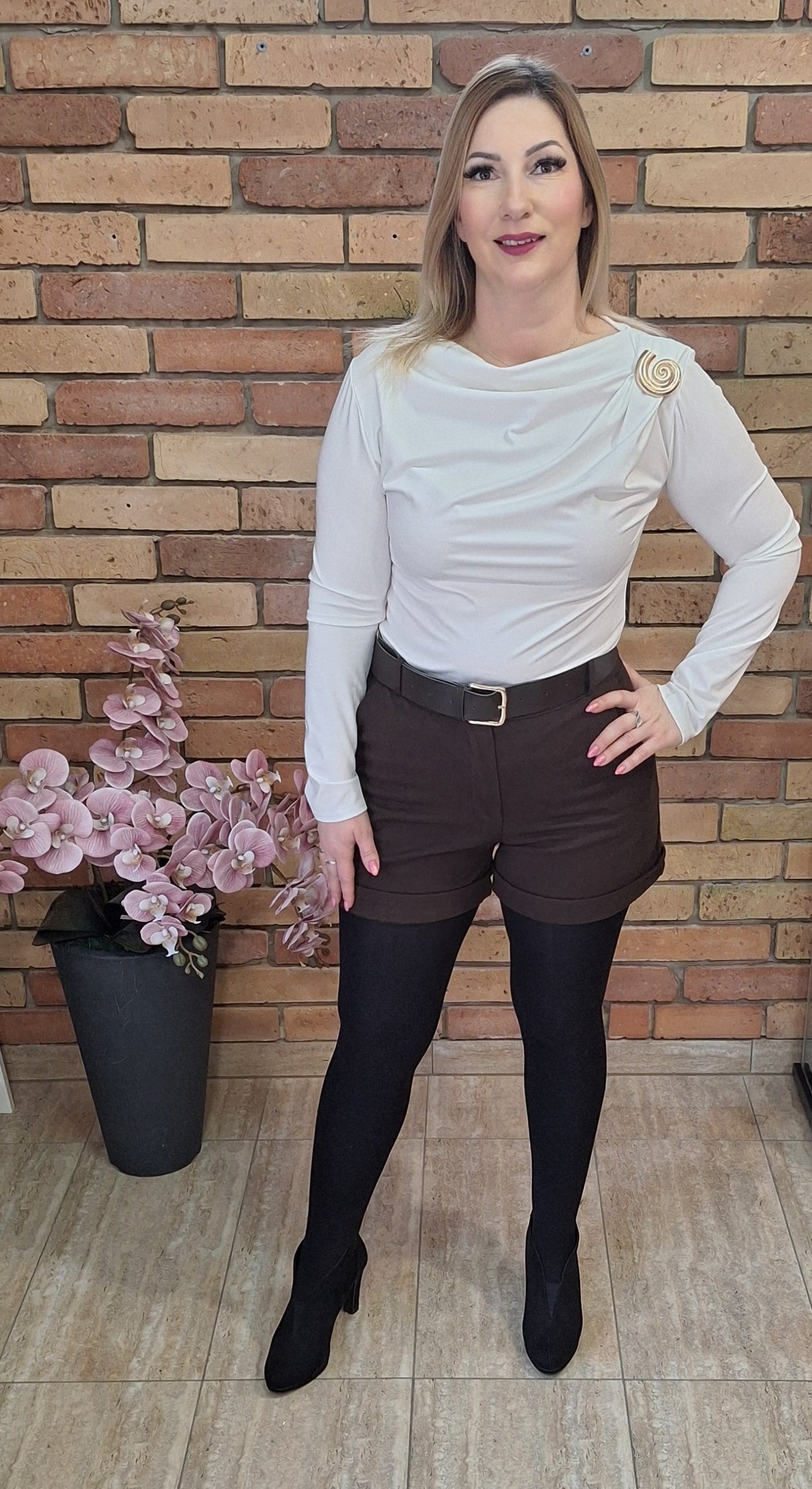 Fém díszítésű felső