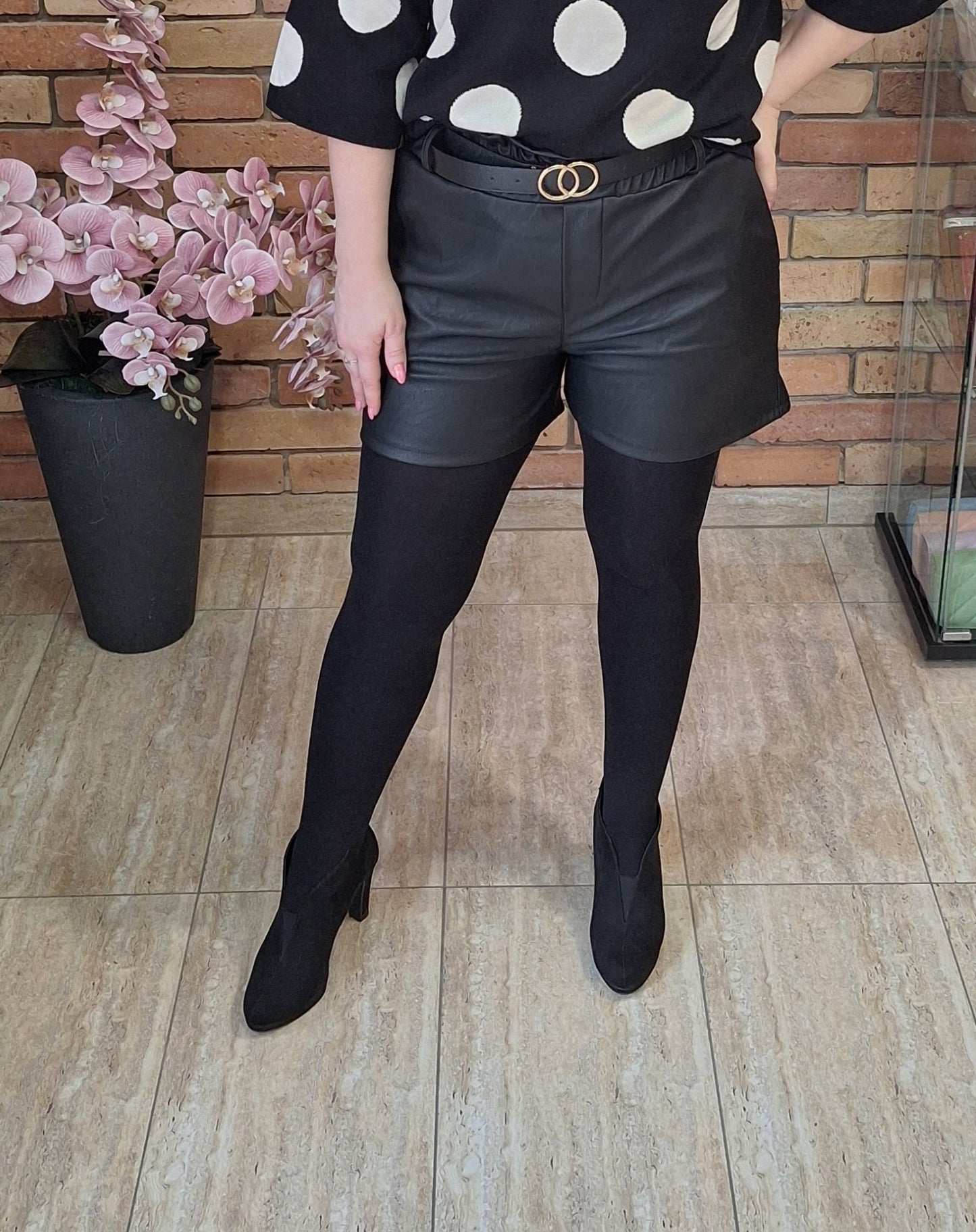 Bőrhatású rövidnadrág