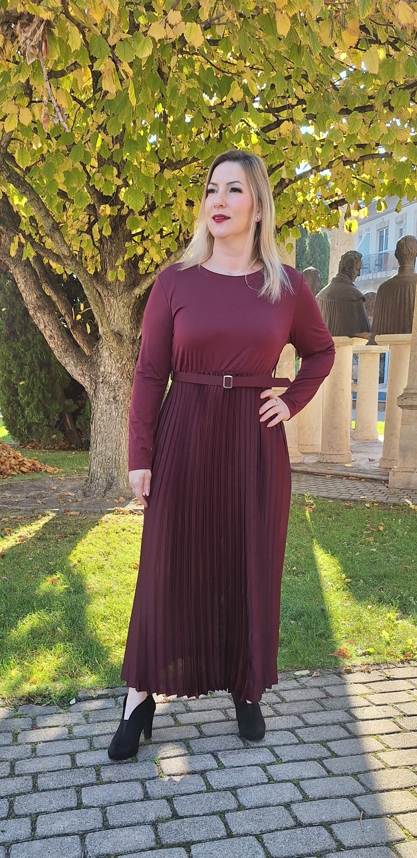 Plisszírozott maxiruha