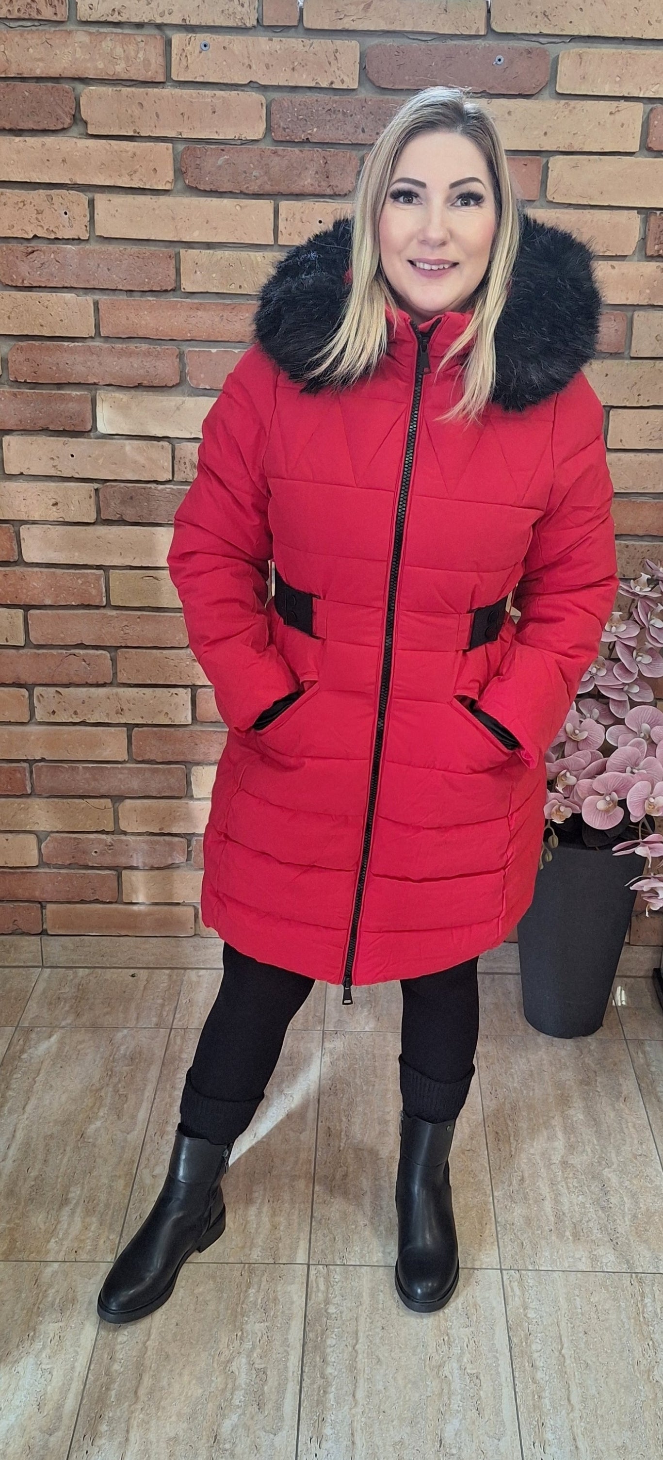 Piros, karcsúsított kabát