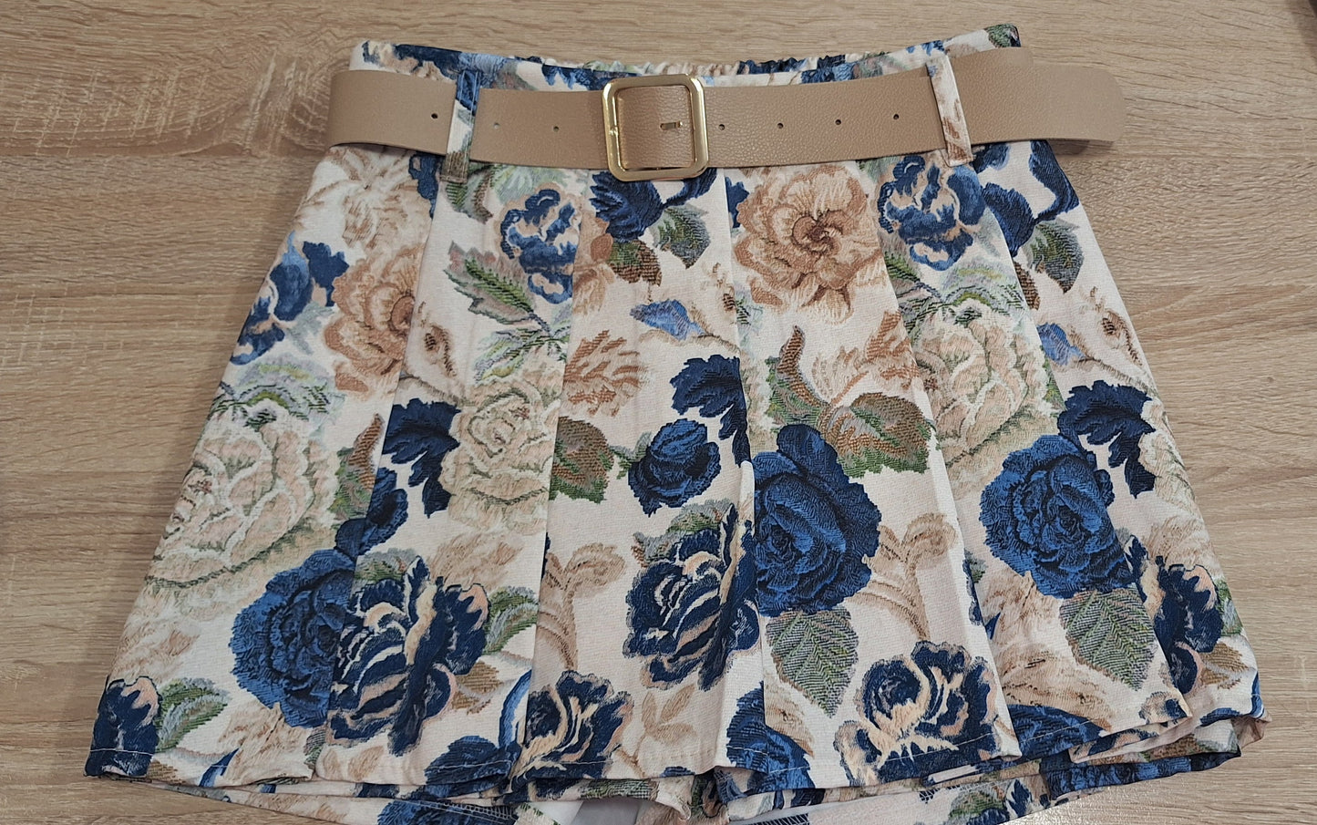 Trendi virágos skort övvel 💙