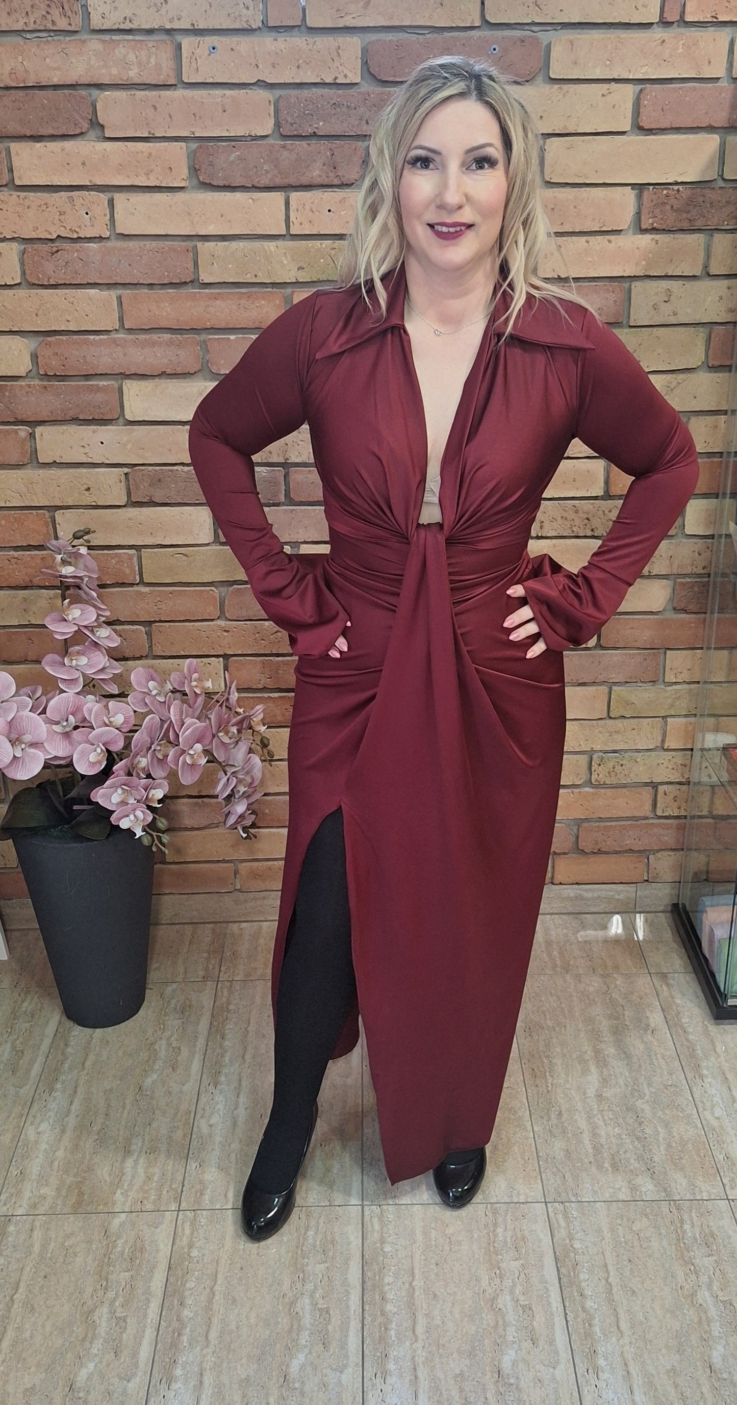 V-kivágású alkalmi ruha