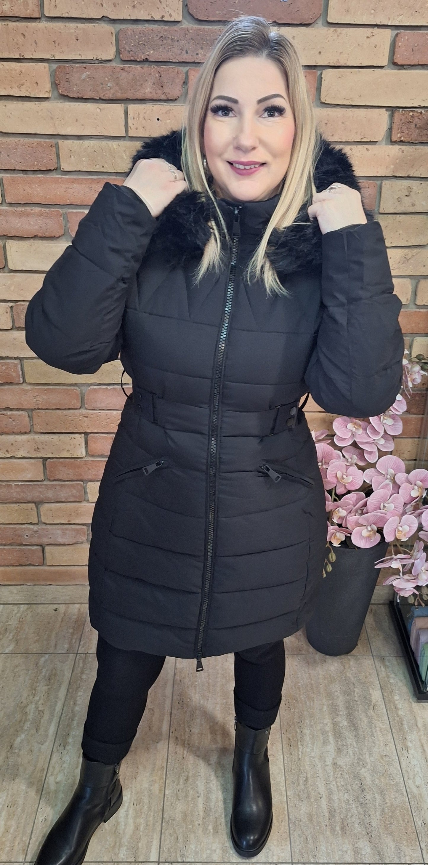 Fekete steppelt kabát