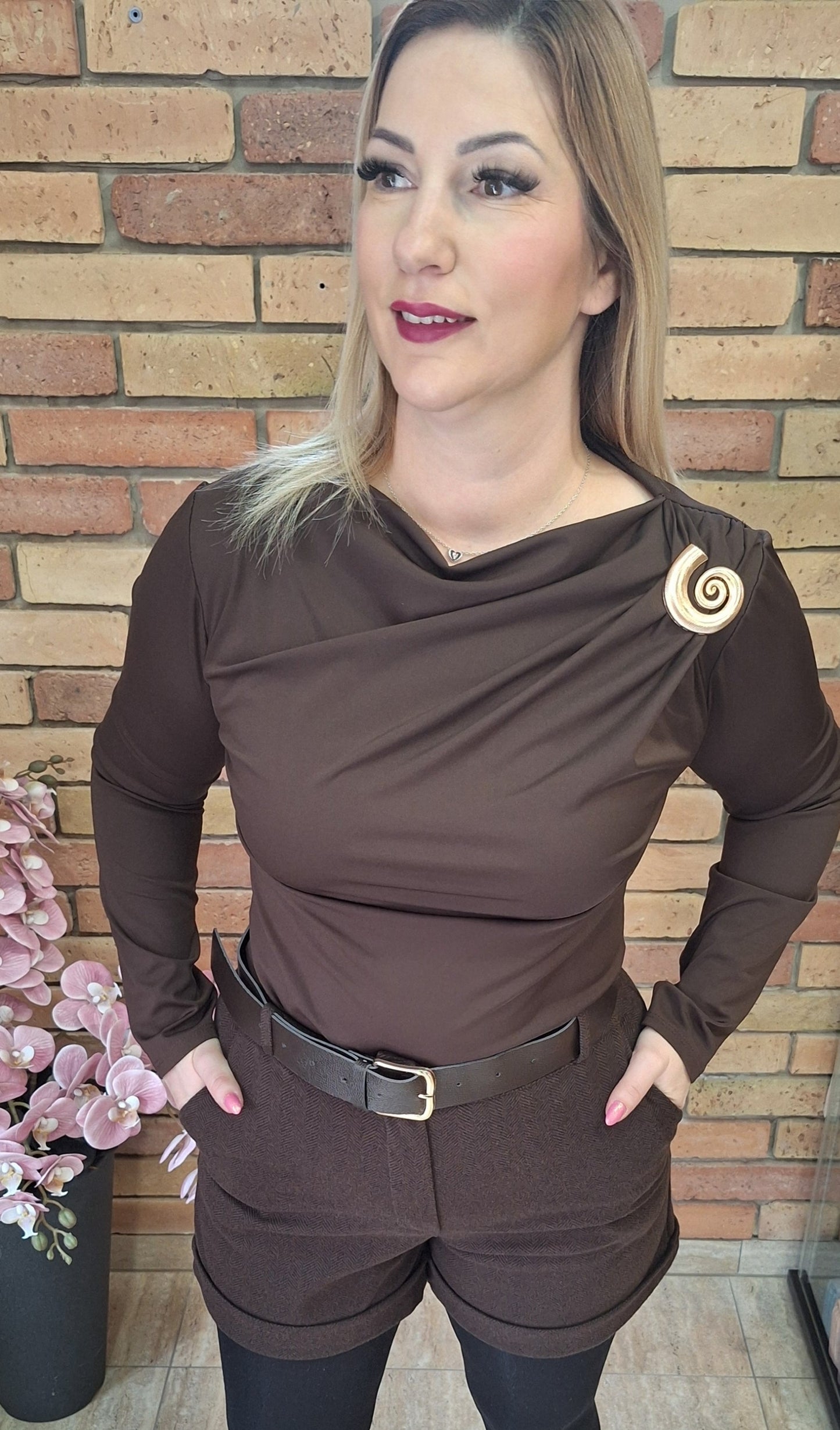 Fém díszítésű felső