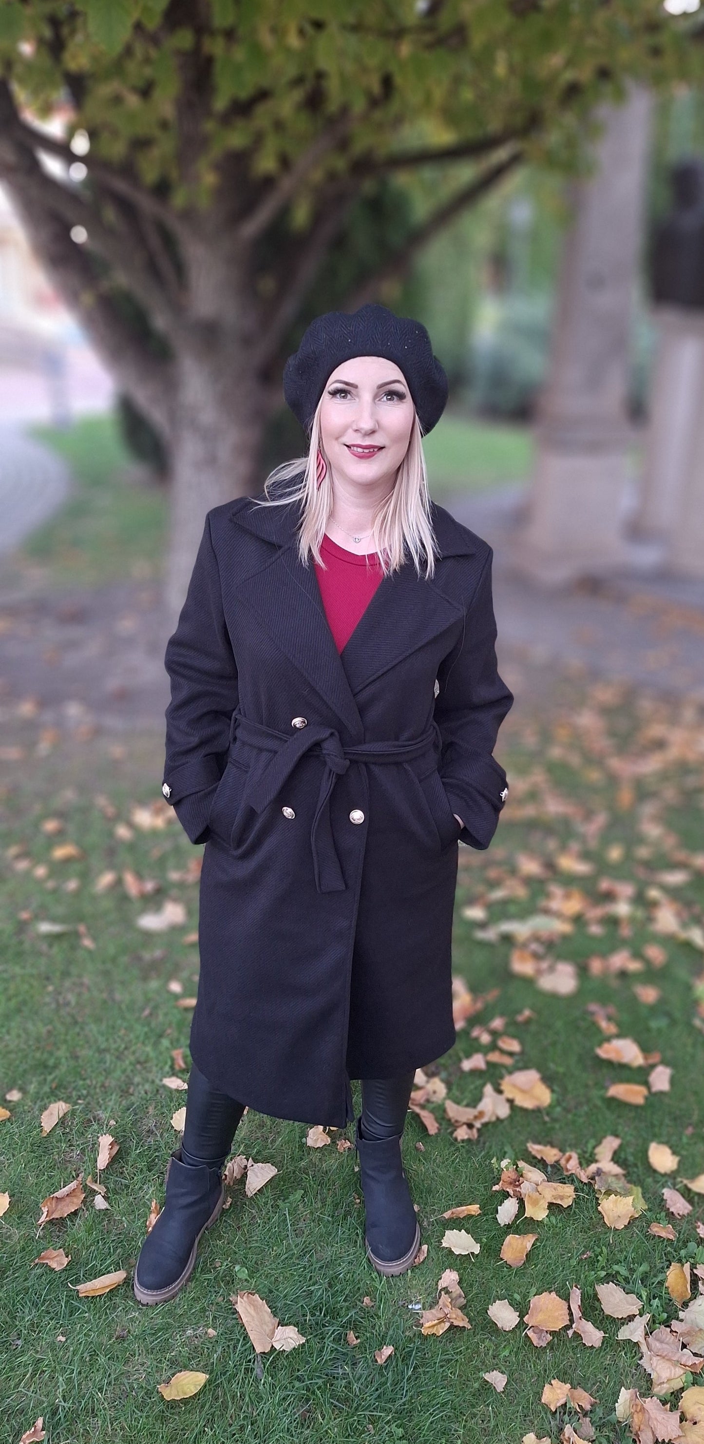 Megkötős, díszgombos szövetkabát