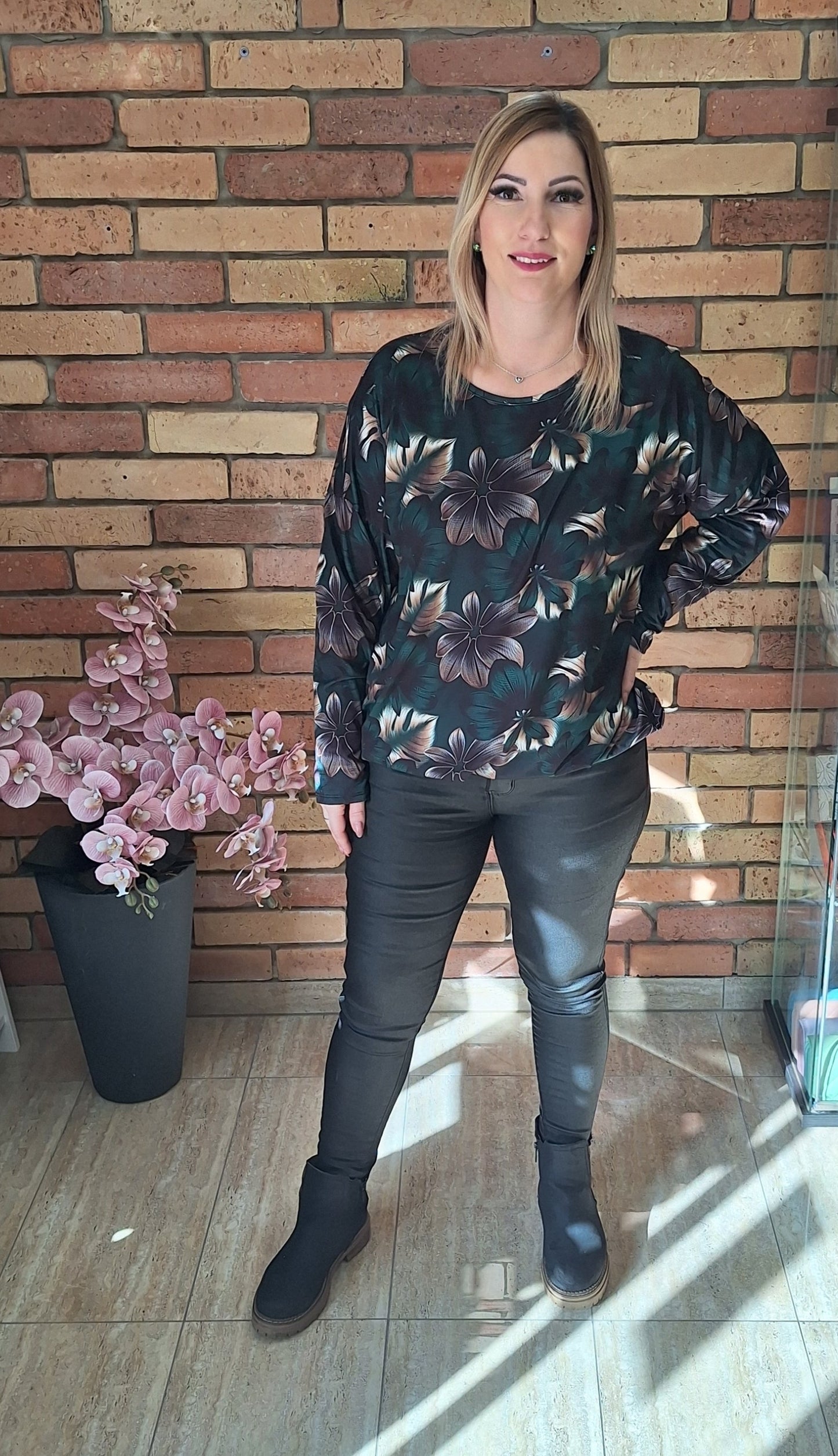 Kerek nyakú mintás felső