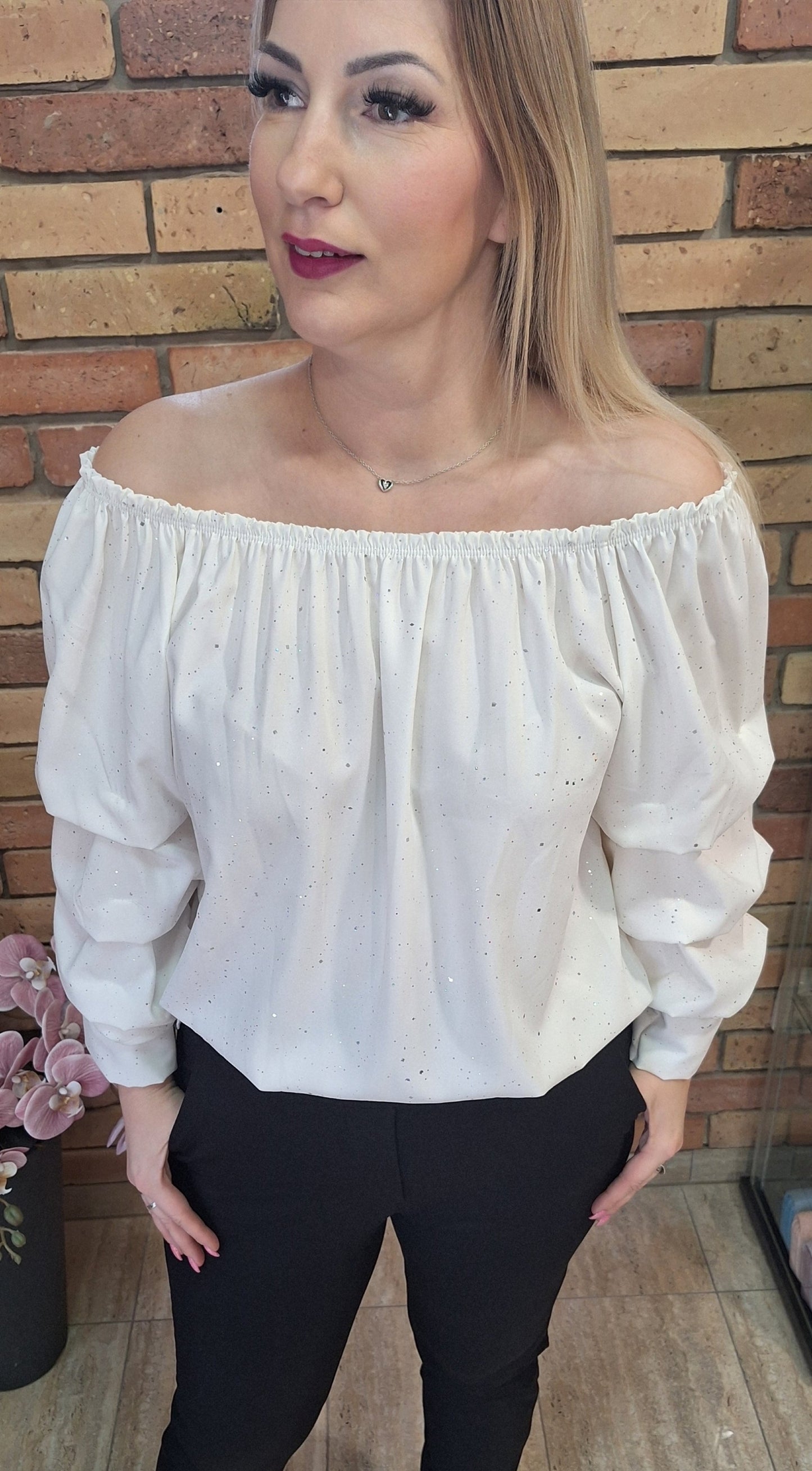 Anyagában csillámos felső