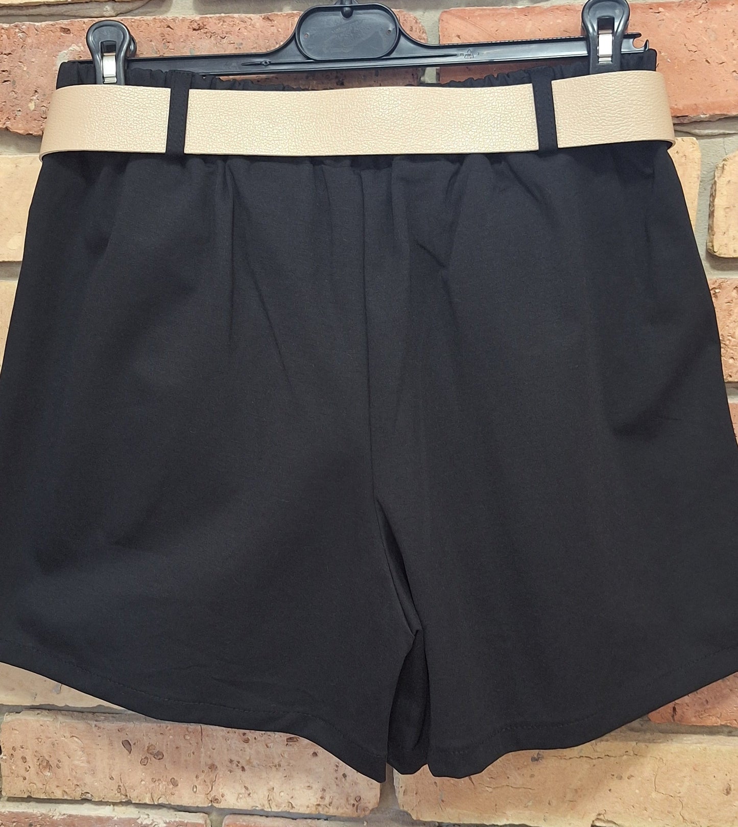 Fekete skort, övvel!