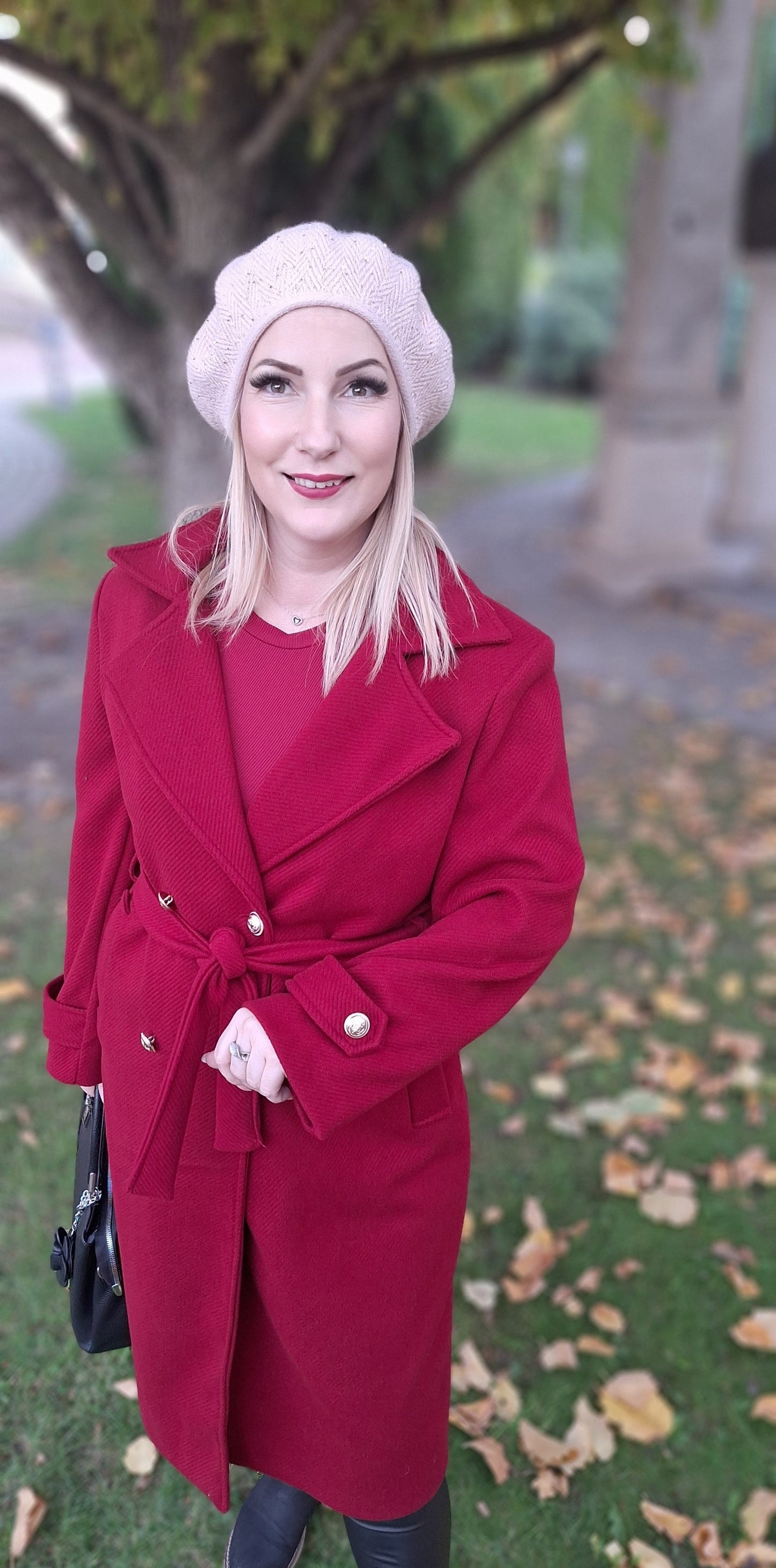 Megkötős, díszgombos szövetkabát