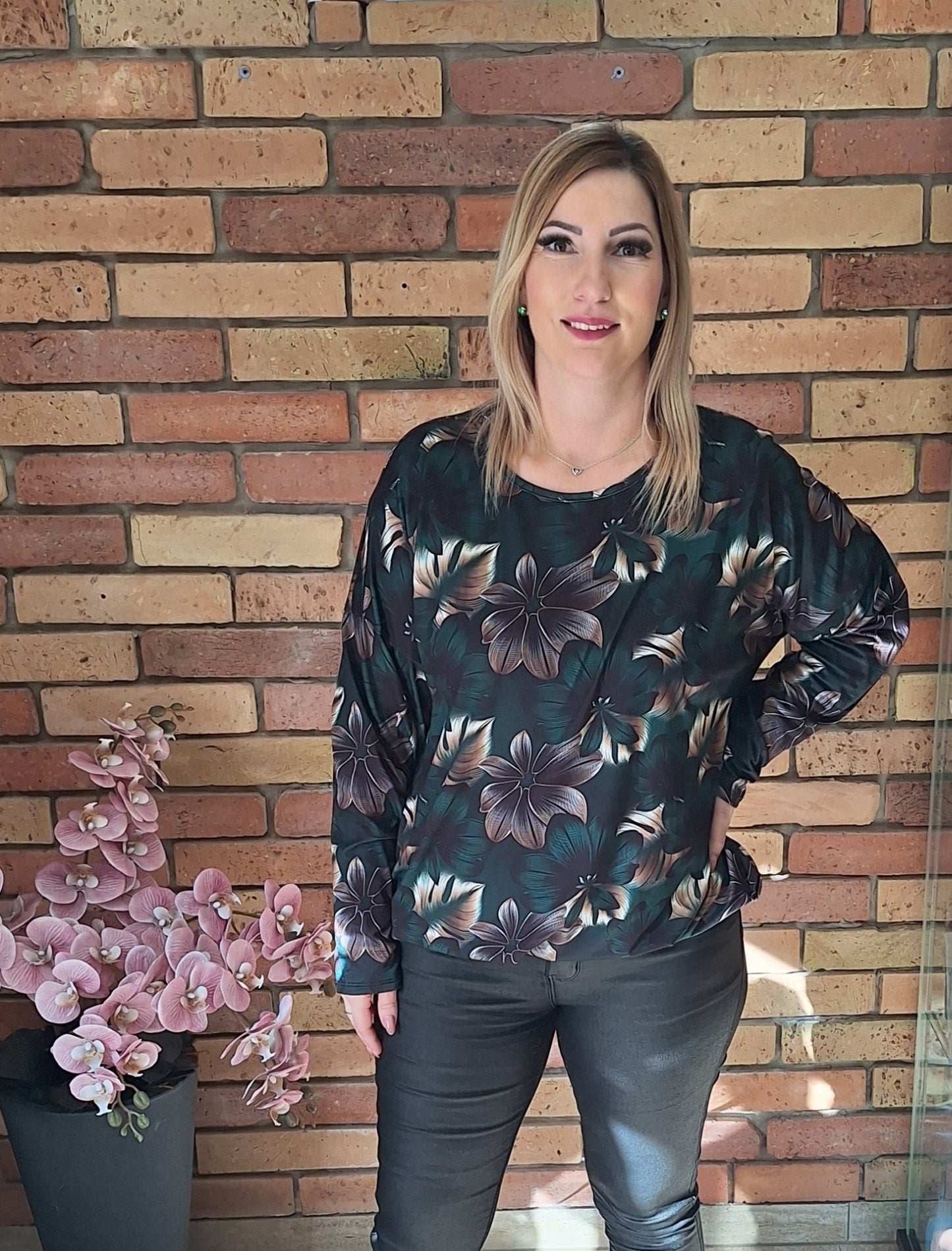 Kerek nyakú mintás felső