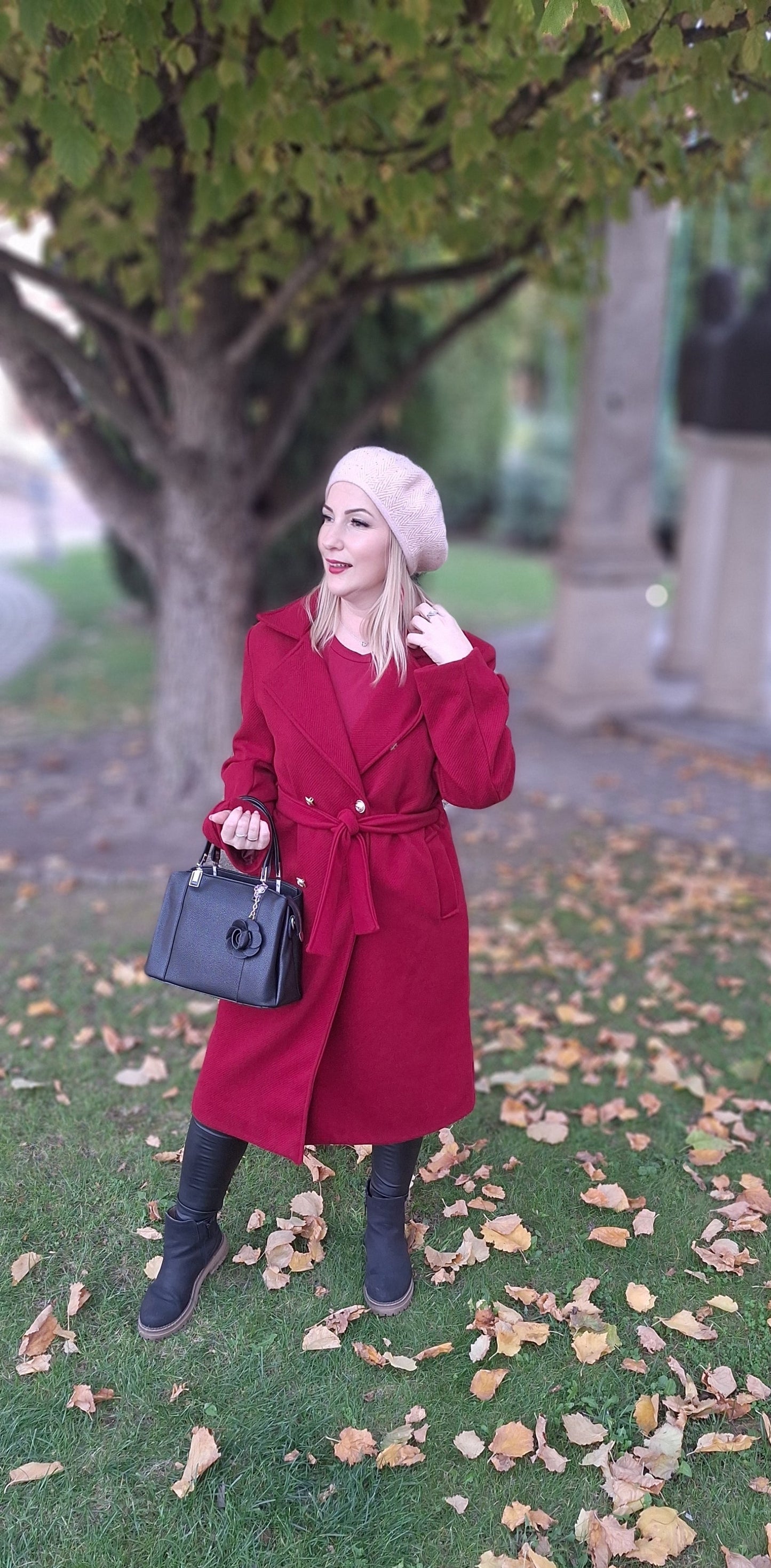 Megkötős, díszgombos szövetkabát