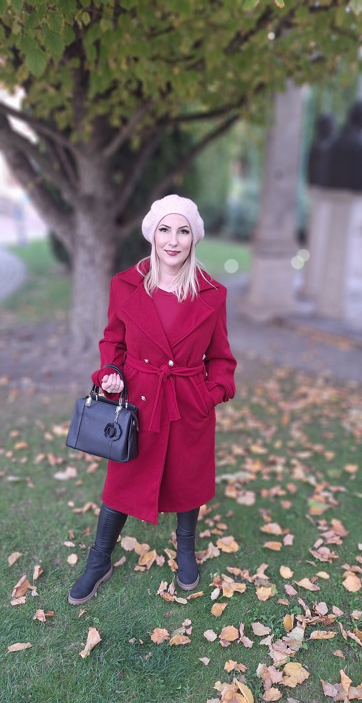 Megkötős, díszgombos szövetkabát