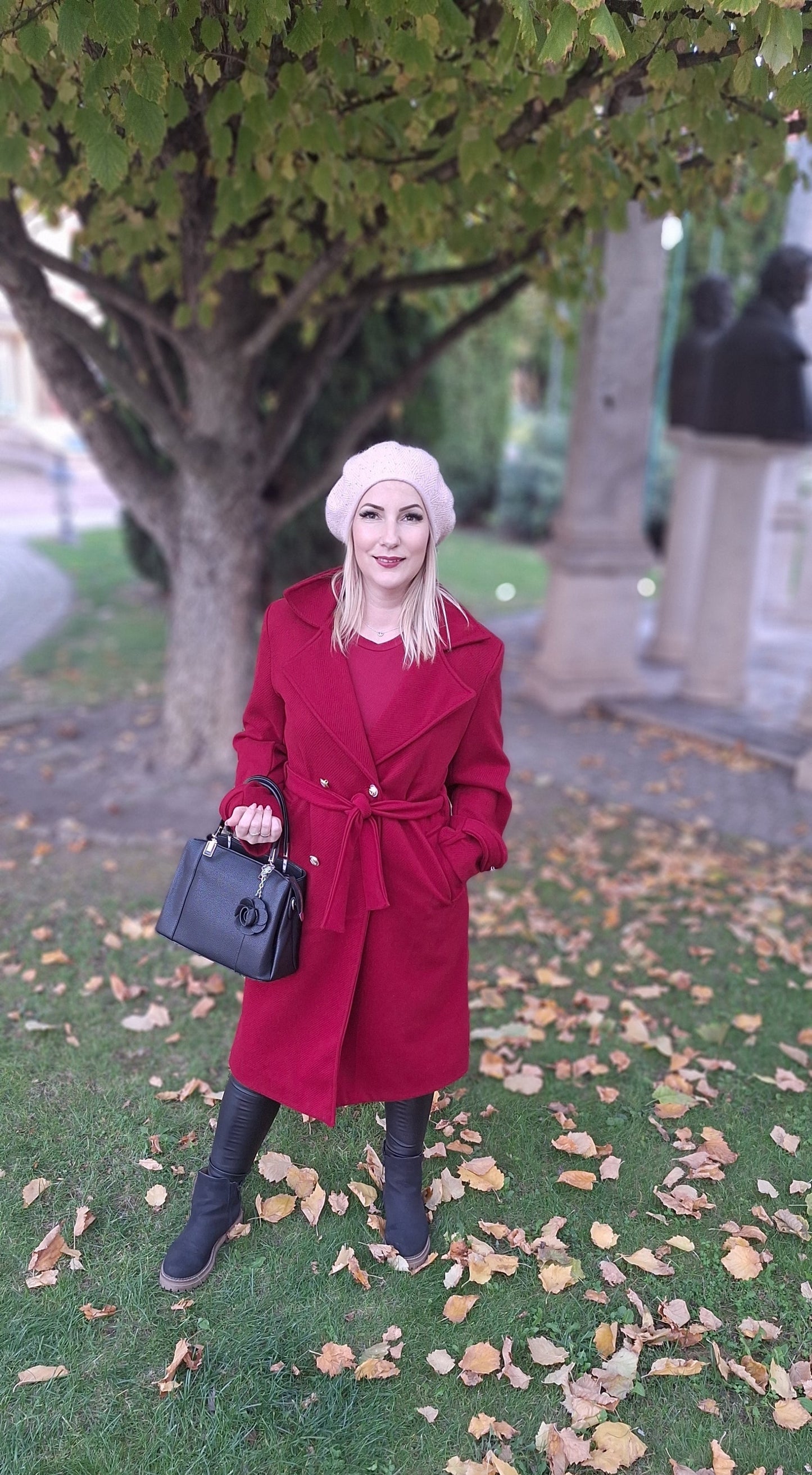 Megkötős, díszgombos szövetkabát