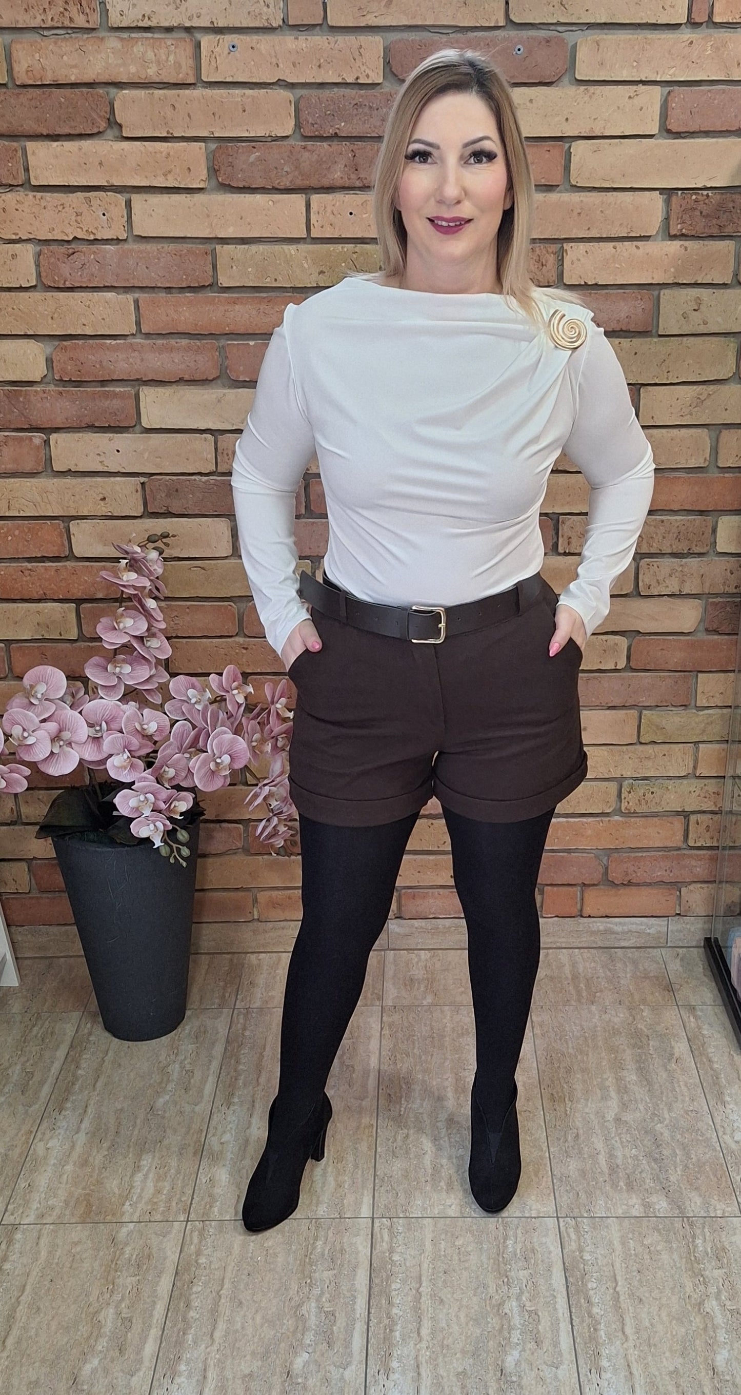 Fém díszítésű felső