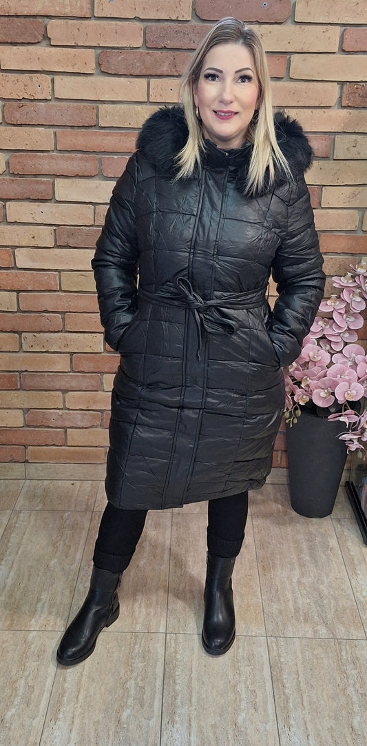 Fekete bőrhatású, öves kabát