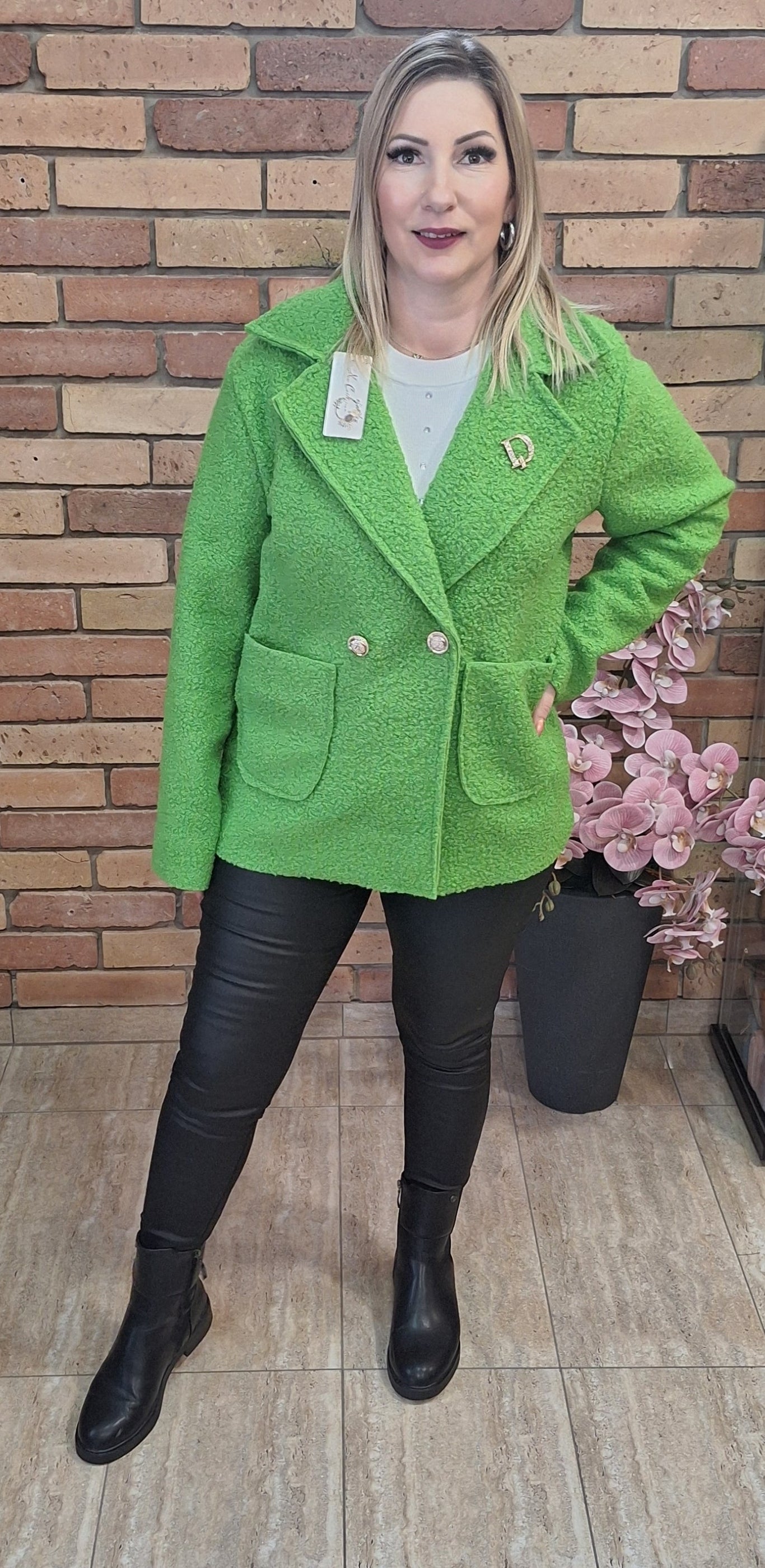 Rövid buklé kabát