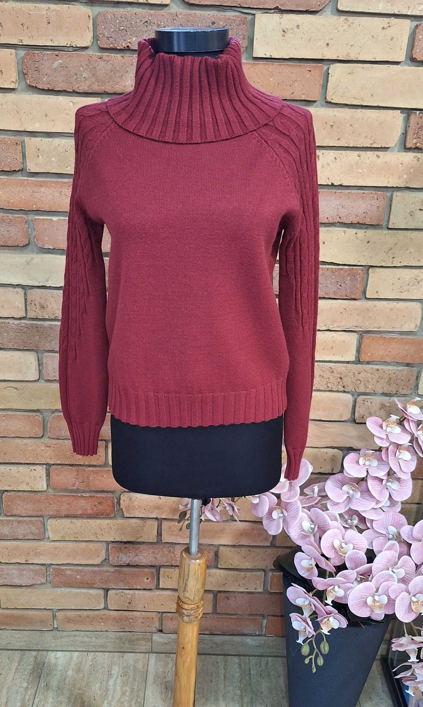 Kötött garbós pulóver