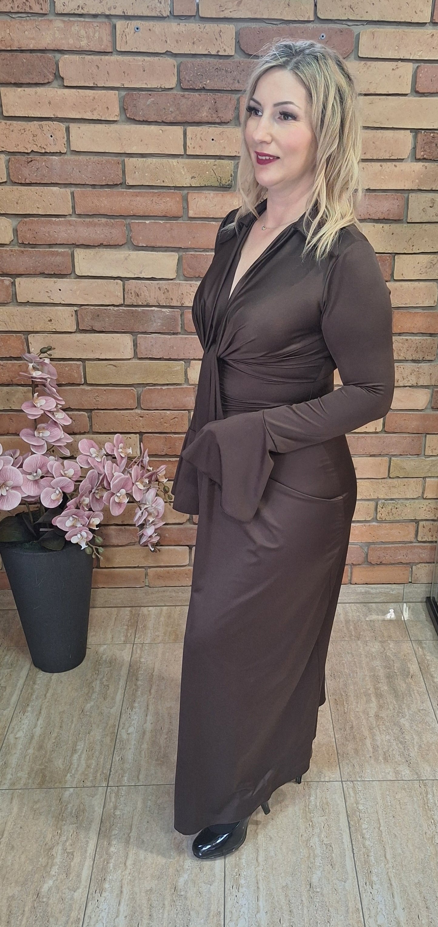 V-kivágású alkalmi ruha