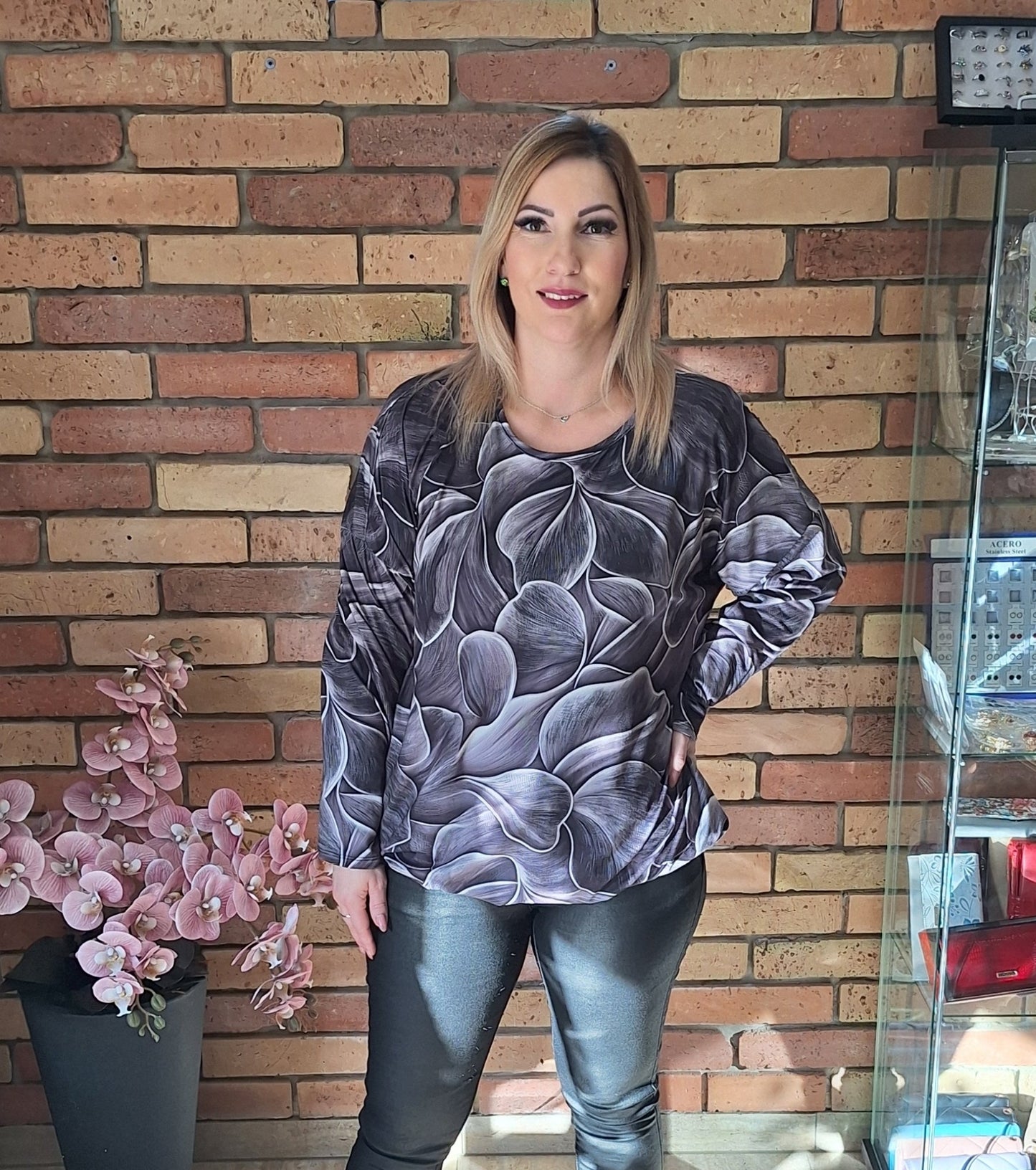 Kerek nyakú mintás felső