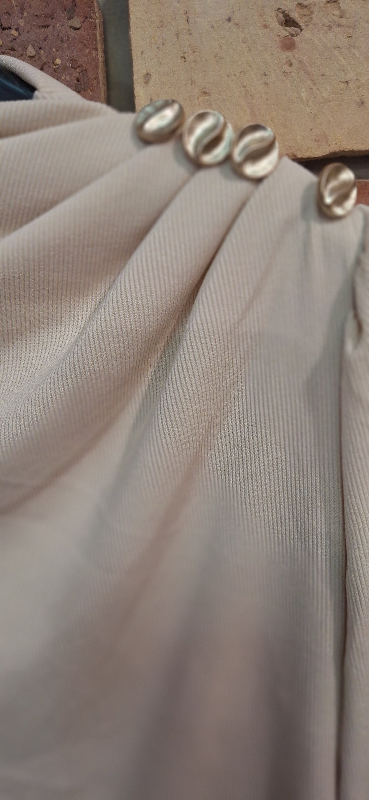 Bordázott gombos felső