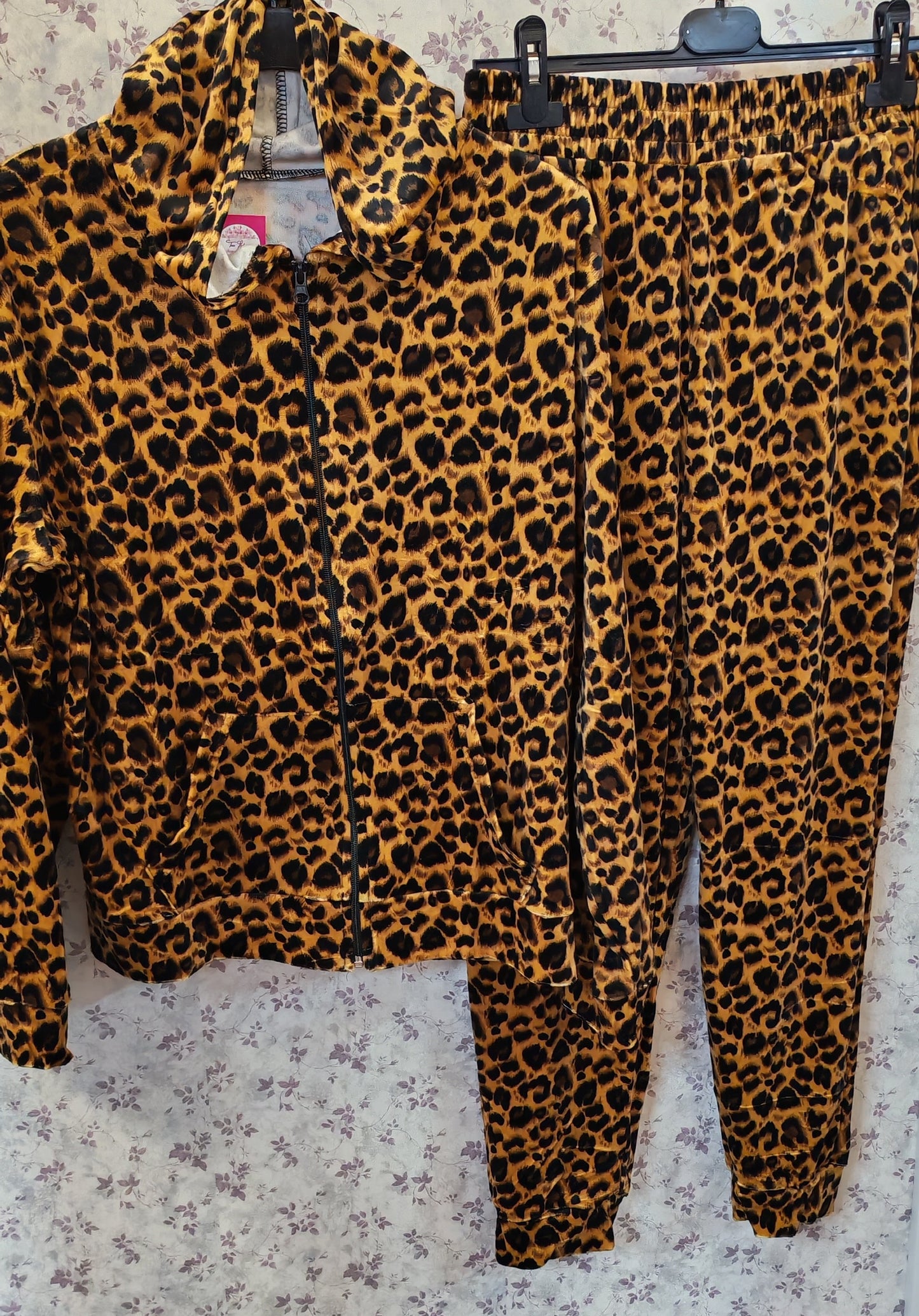 WILD LEO Plüss melegítő szett