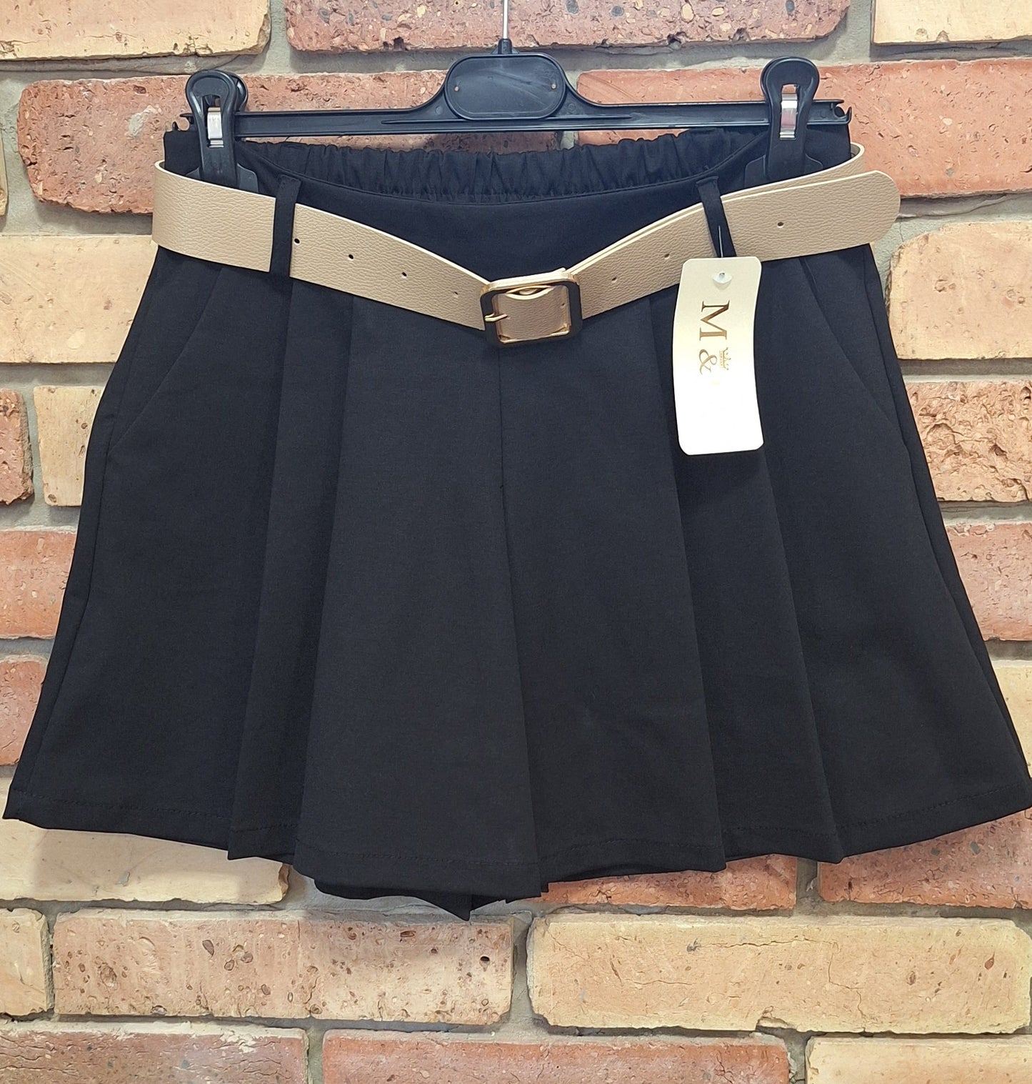 Fekete skort, övvel!