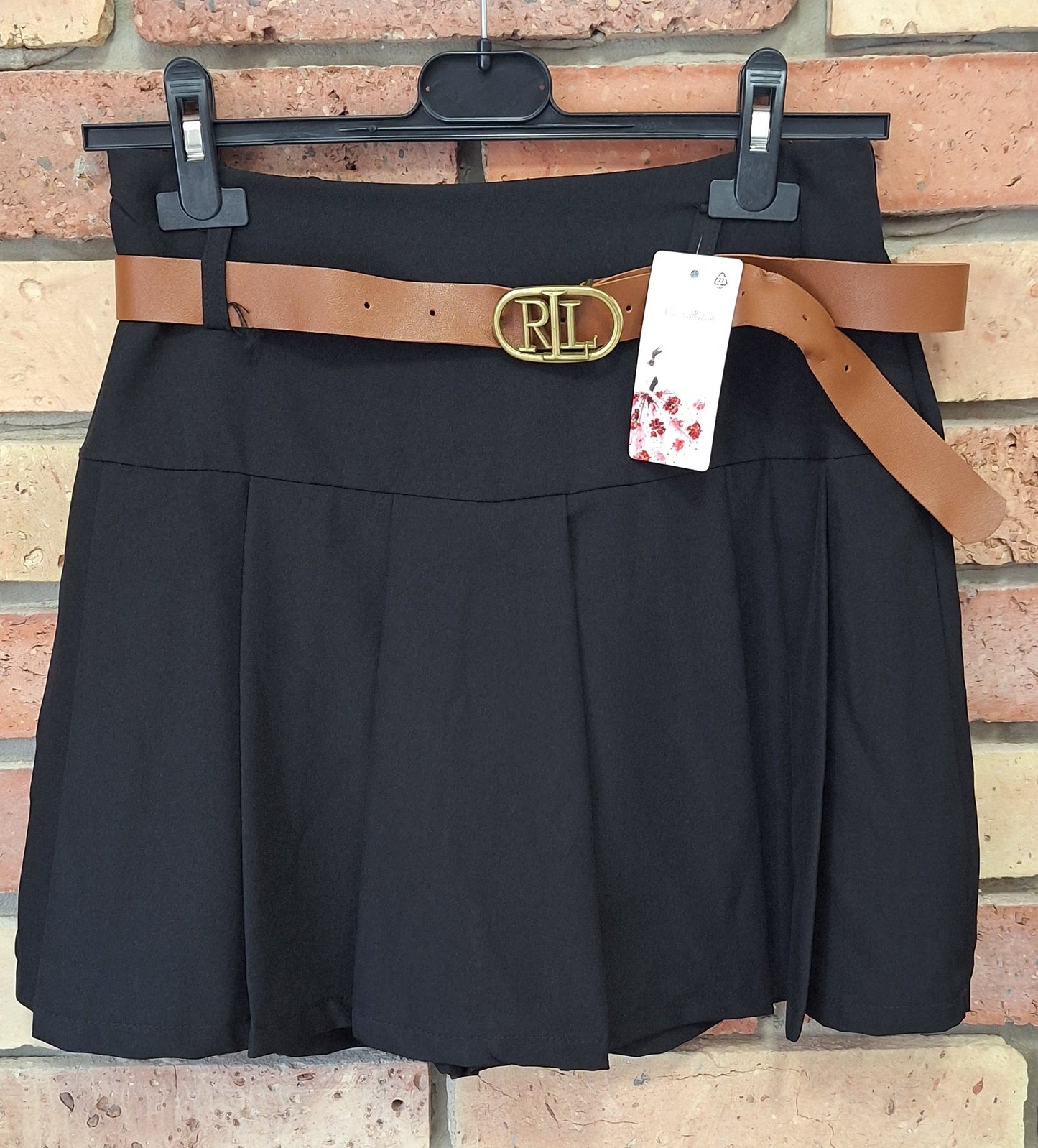 Fekete Skort