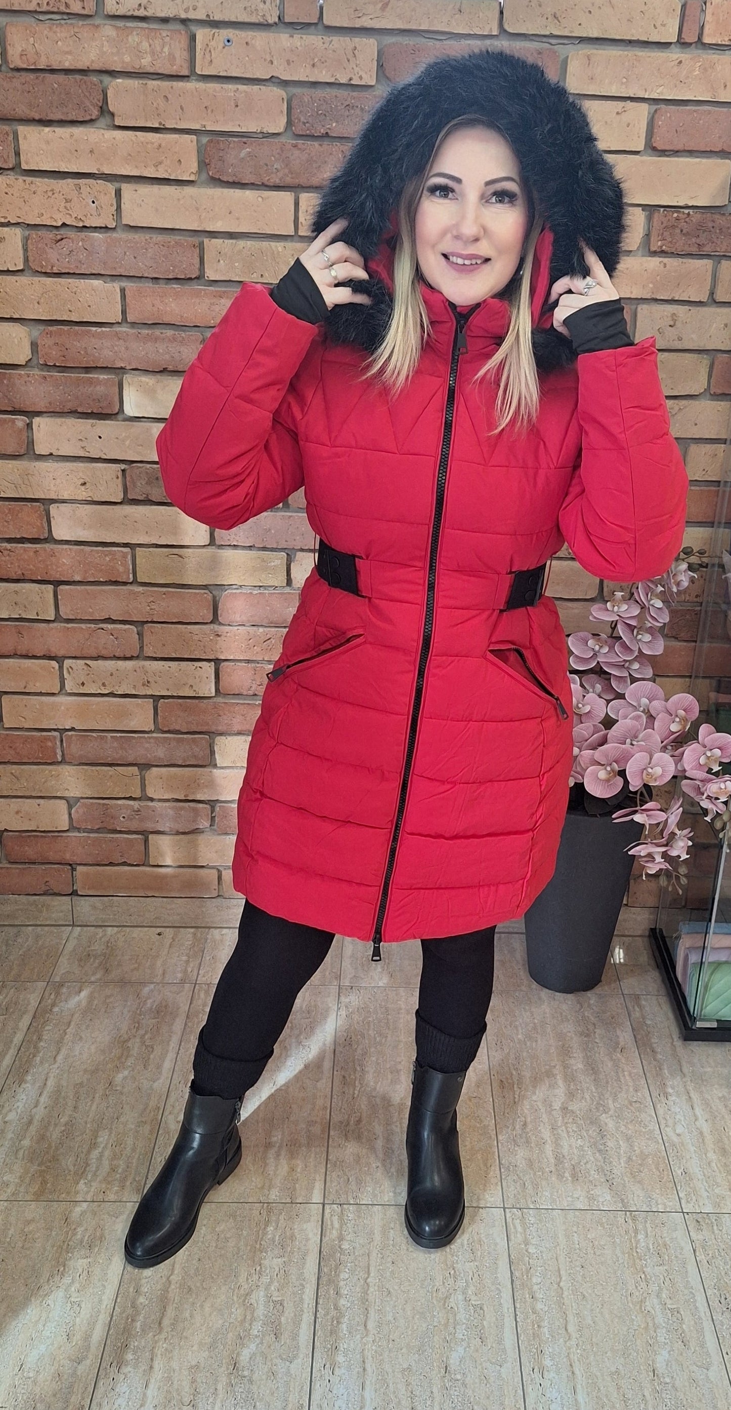 Piros, karcsúsított kabát