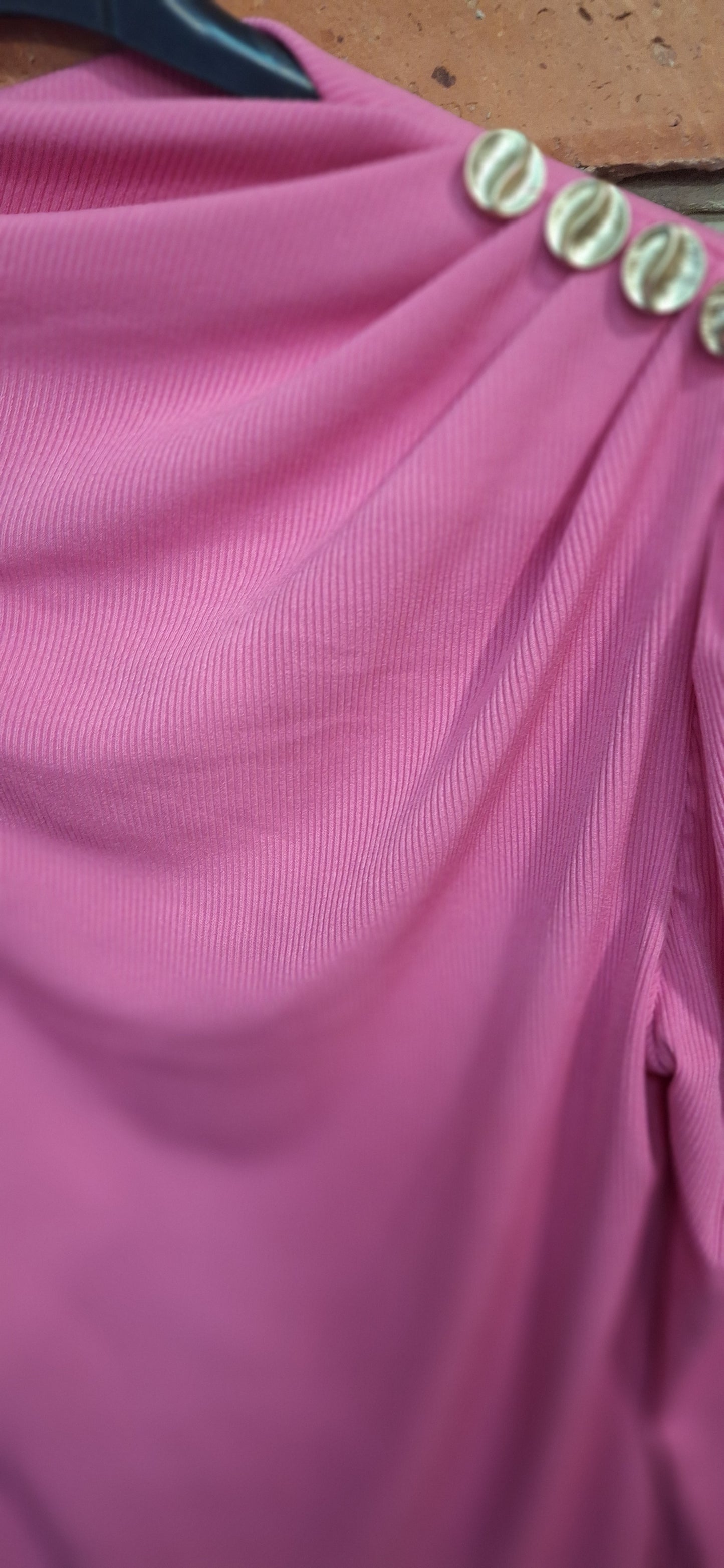 Bordázott gombos felső