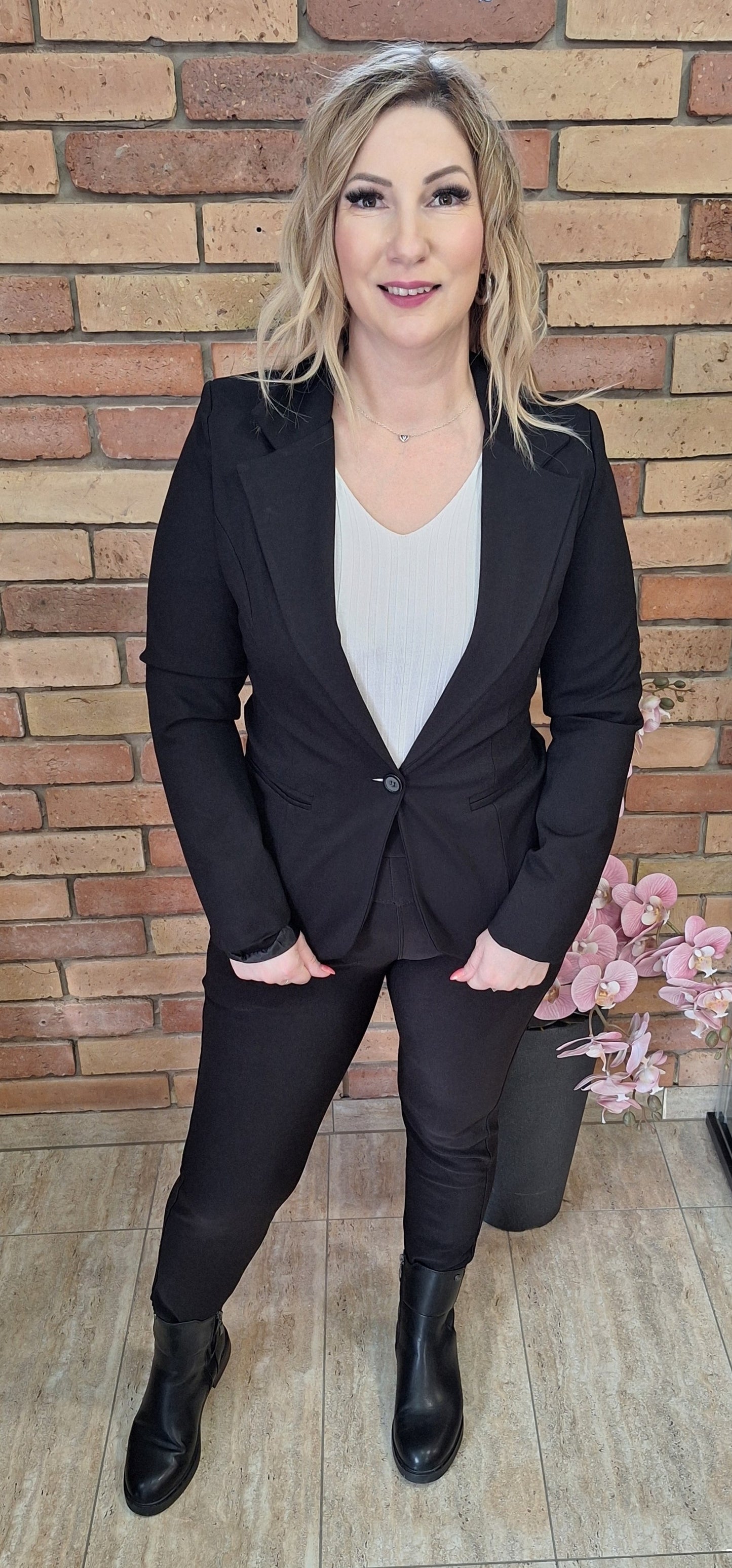 Fekete, gombos blézer