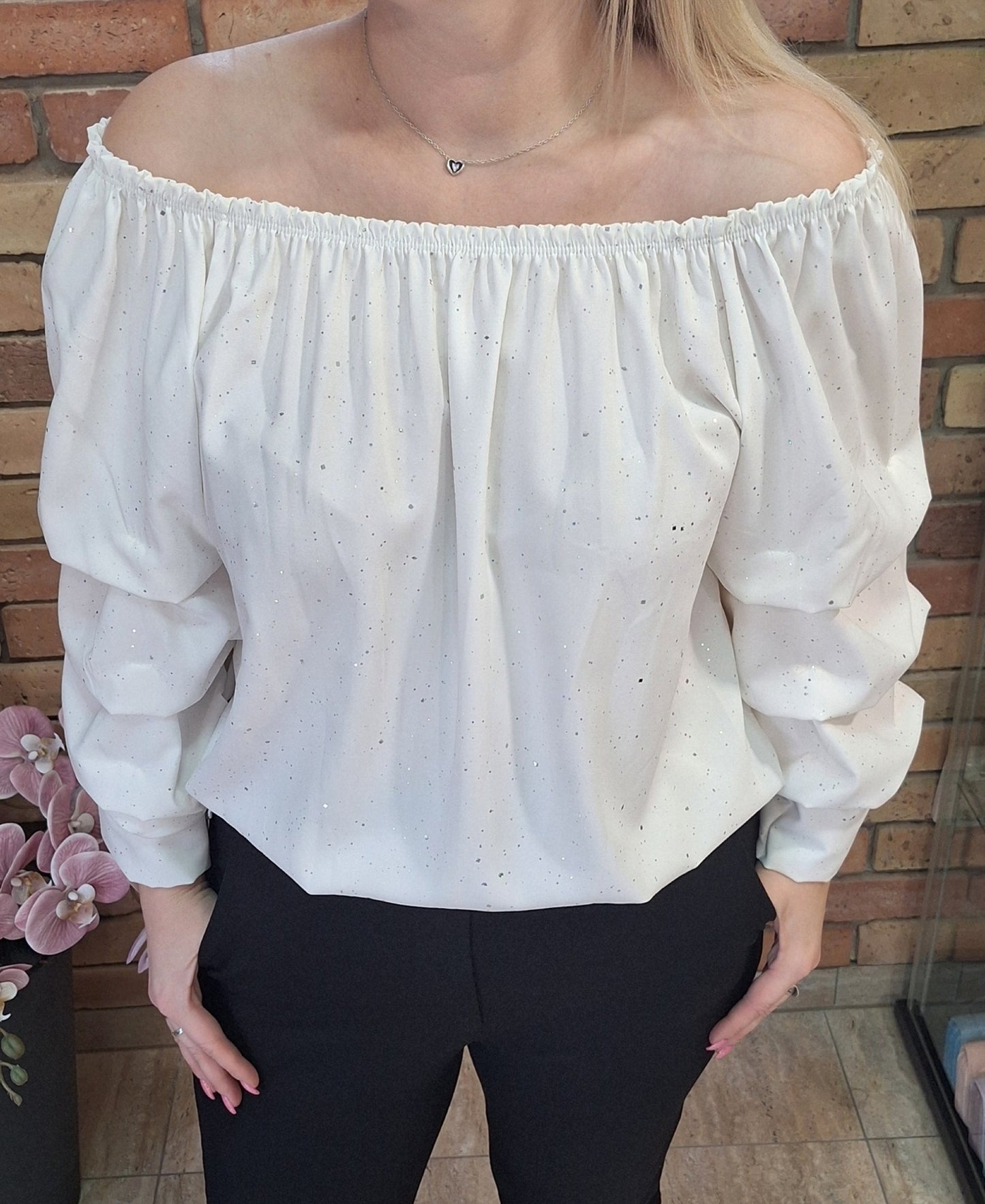 Anyagában csillámos felső