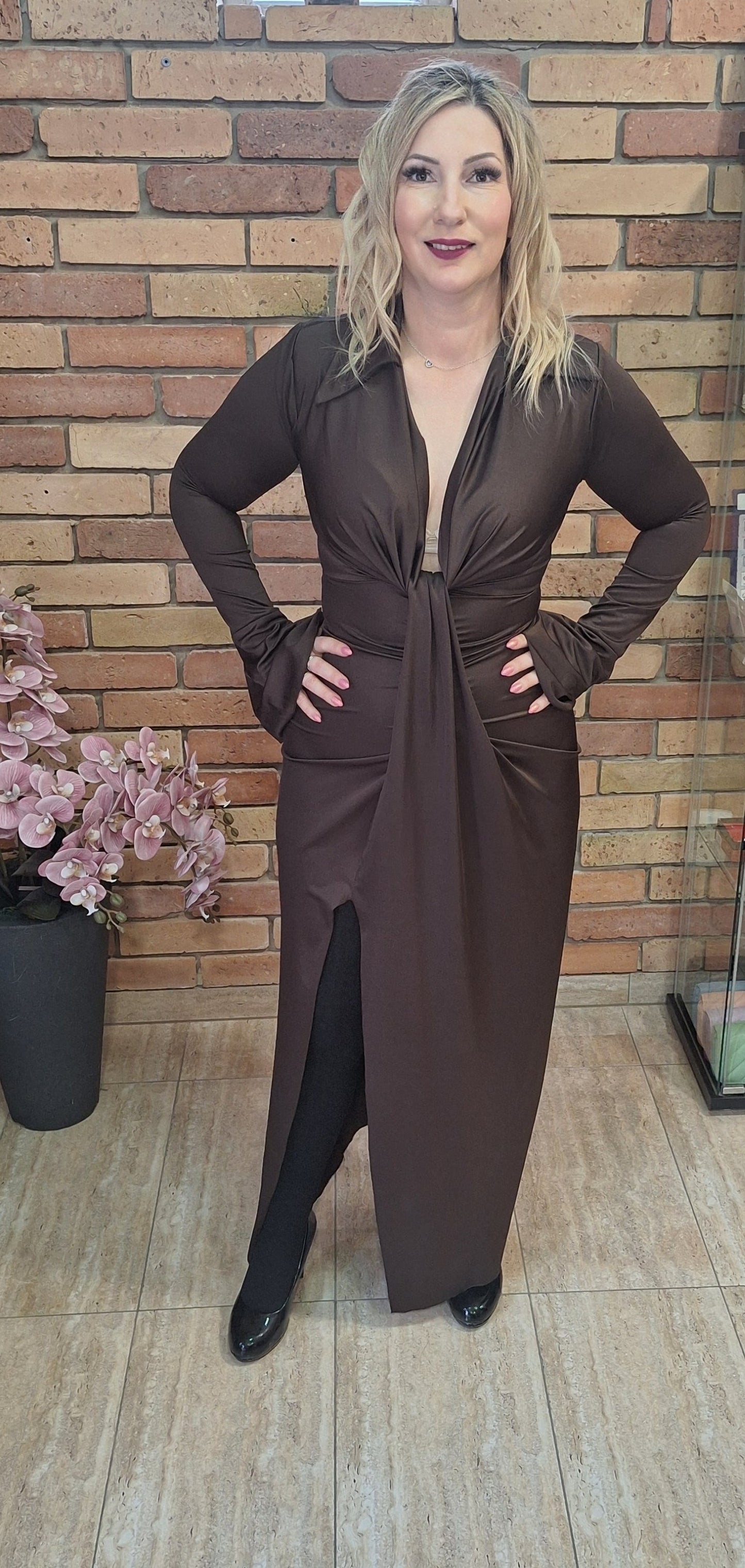 V-kivágású alkalmi ruha